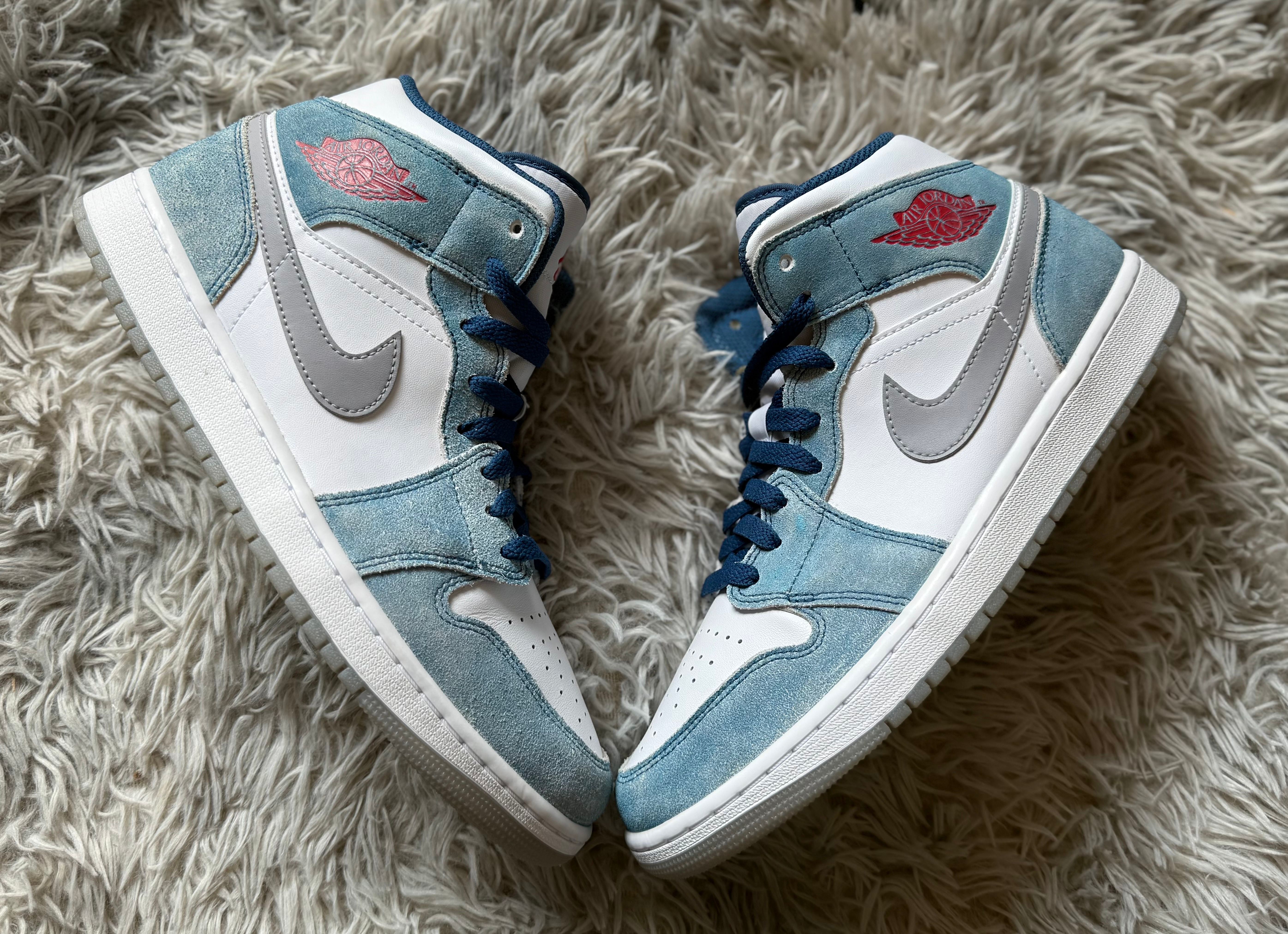 Nike Air Jordan 1 Mid SE "White/Hyper Royal/Red"