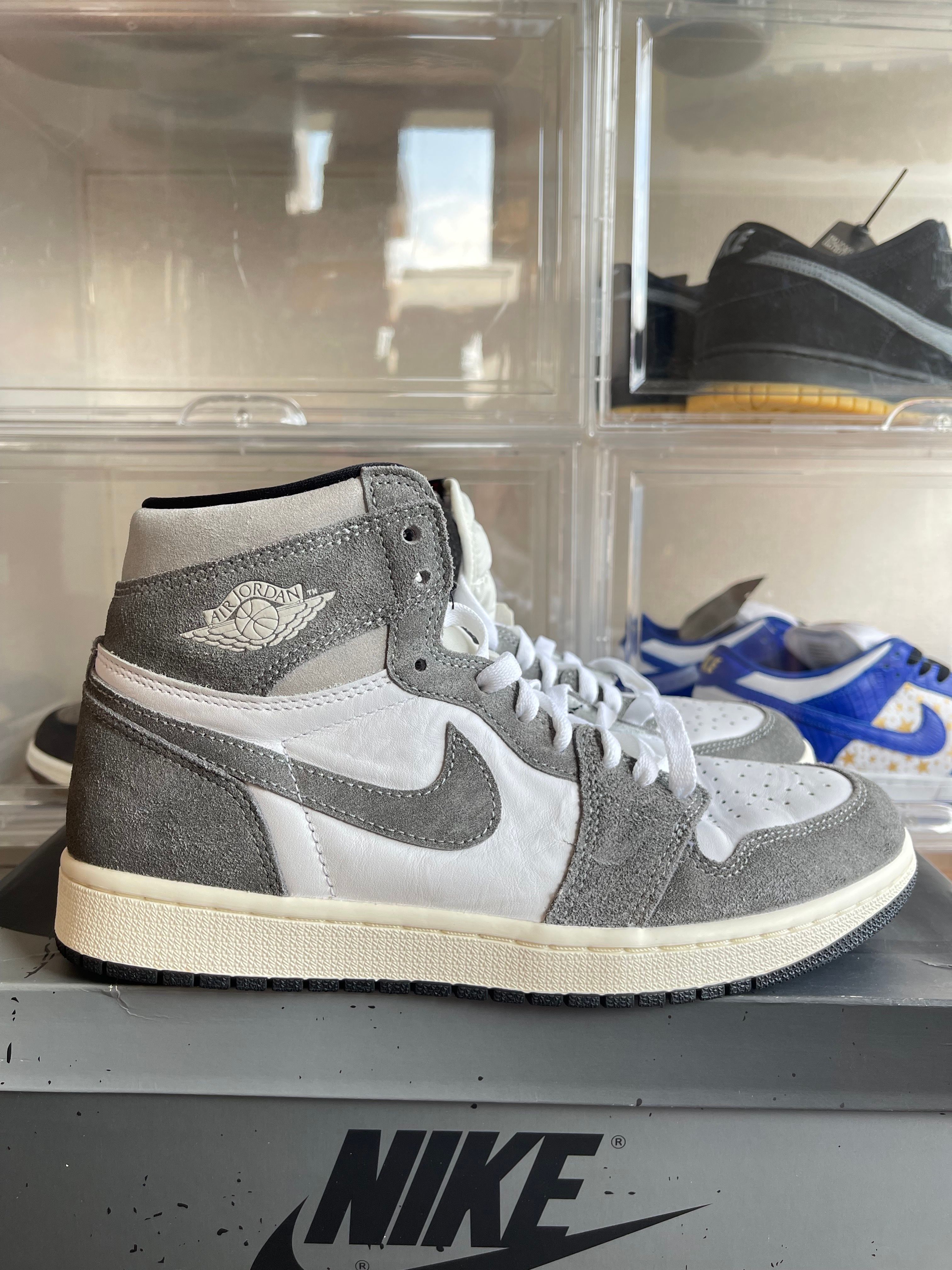 Nike Air Jordan 1 Retro High OG "Black and Smoke Grey"