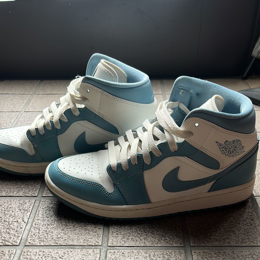 Nike Women's Air Jordan 1 Mid "University Blue"