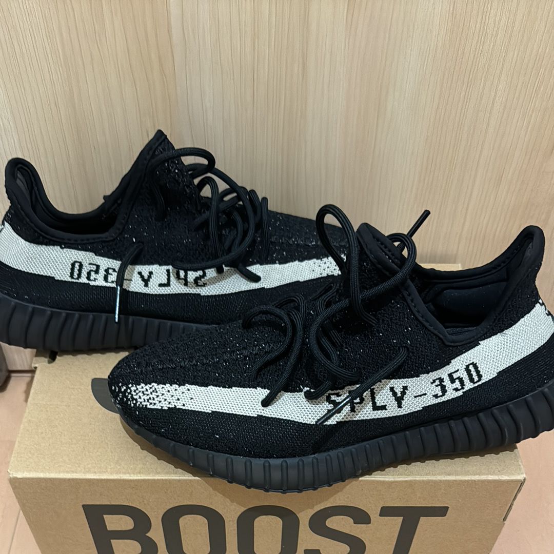 adidas YEEZY Boost 350 V2 "Oreo"