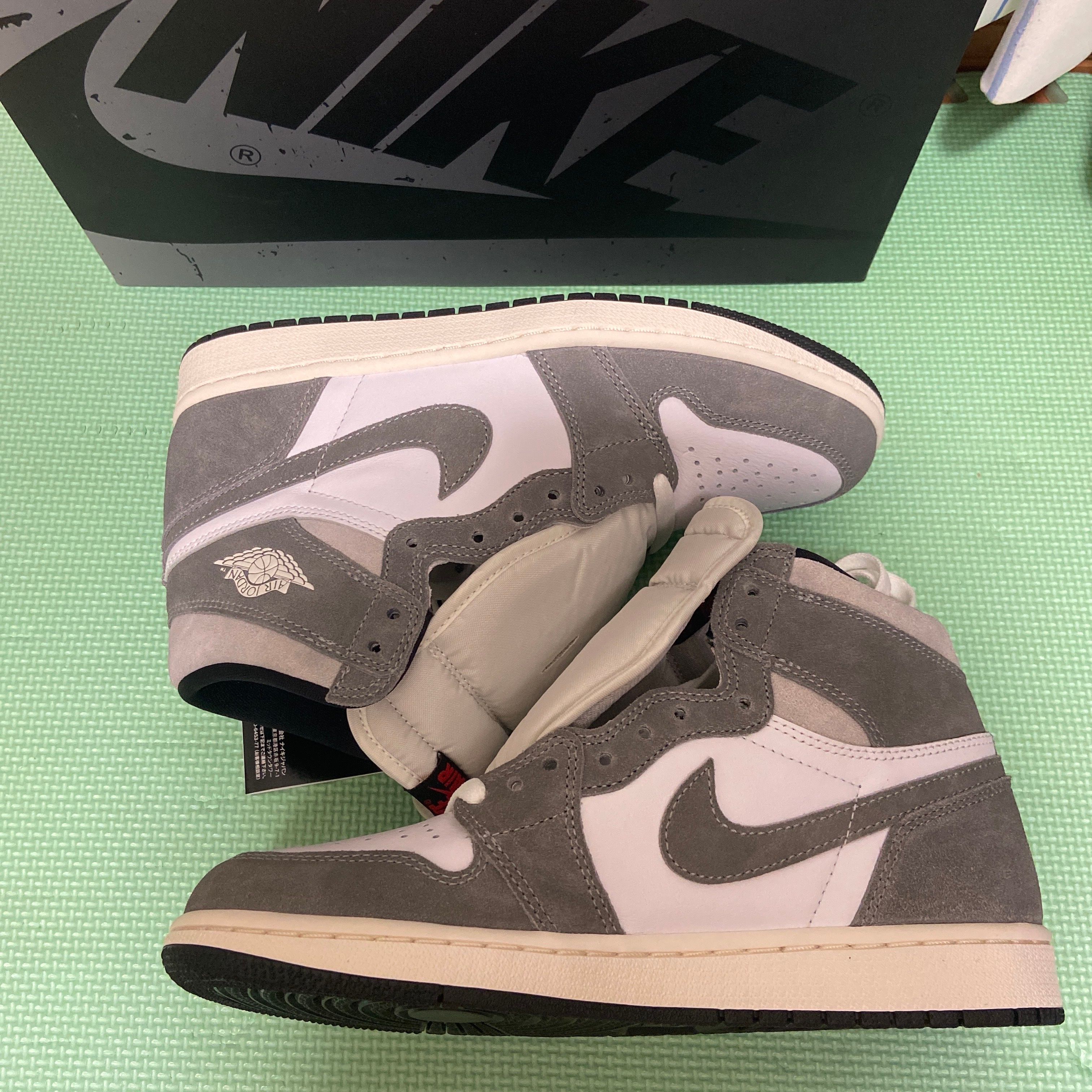 Nike Air Jordan 1 Retro High OG "Black and Smoke Grey"