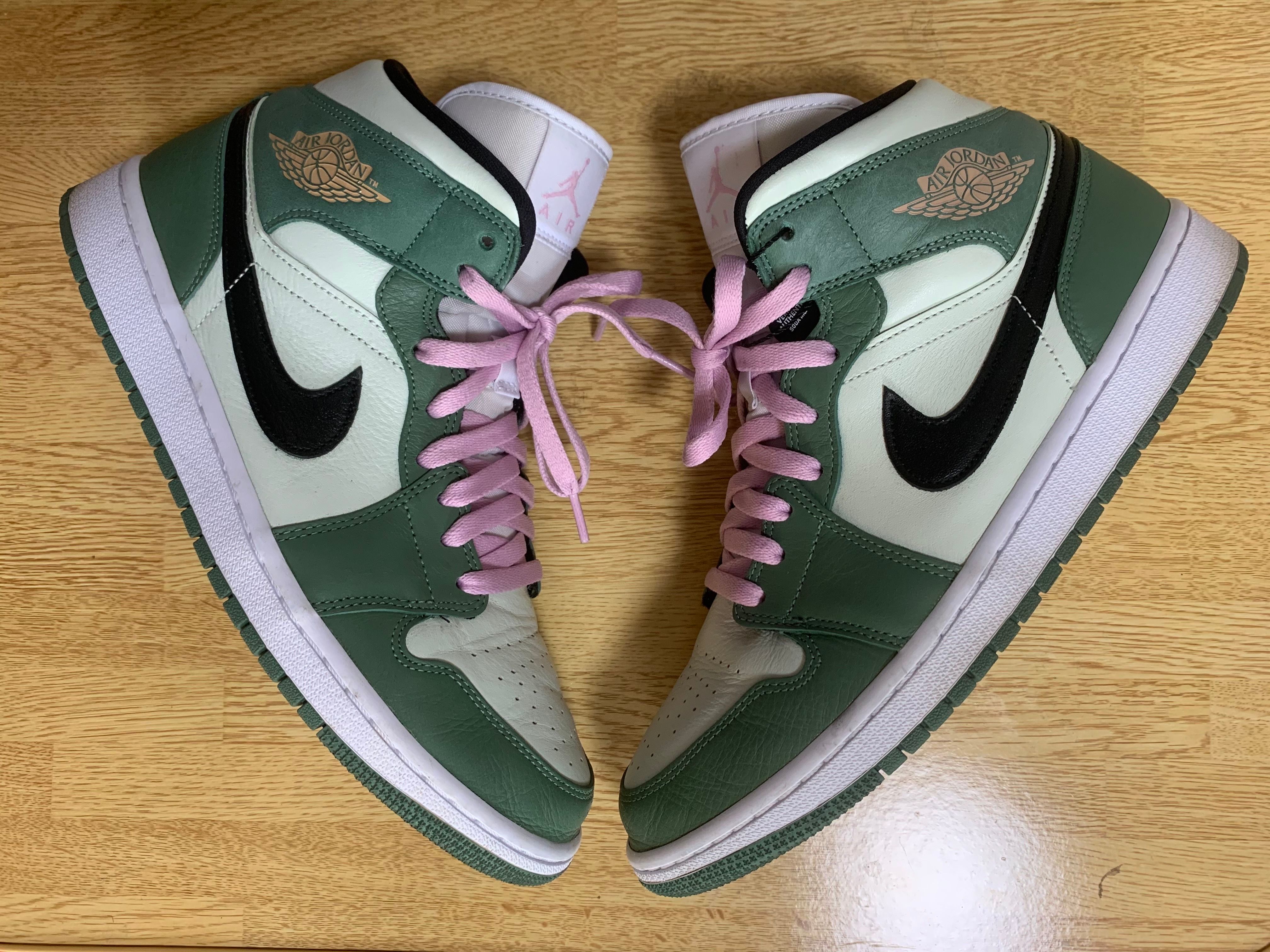 NIKE Women's AIR JORDAN 1 MID SE "DUTCH GREEN"