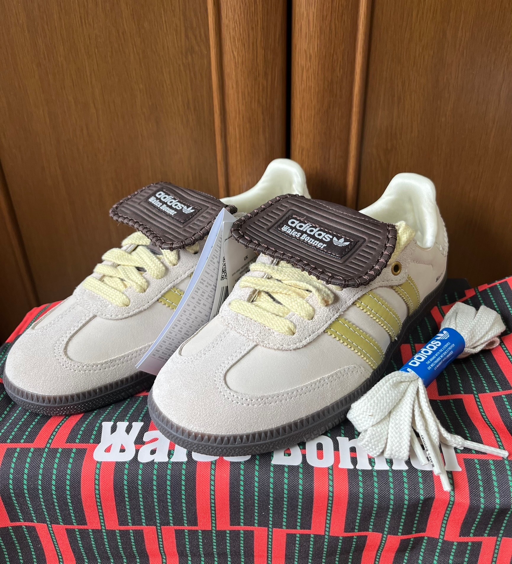 ウェールズ・ボナー × アディダス サンバ ヌバック "ベージュ"