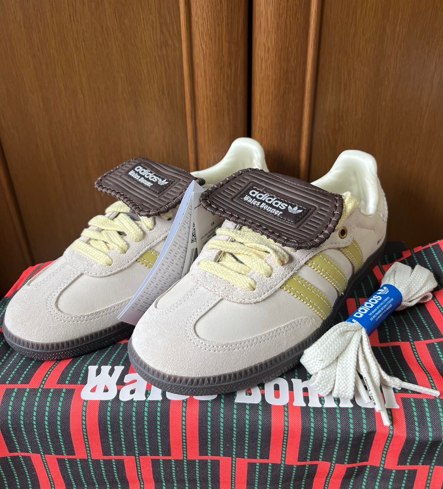 ウェールズ・ボナー × アディダス サンバ ヌバック "ベージュ"