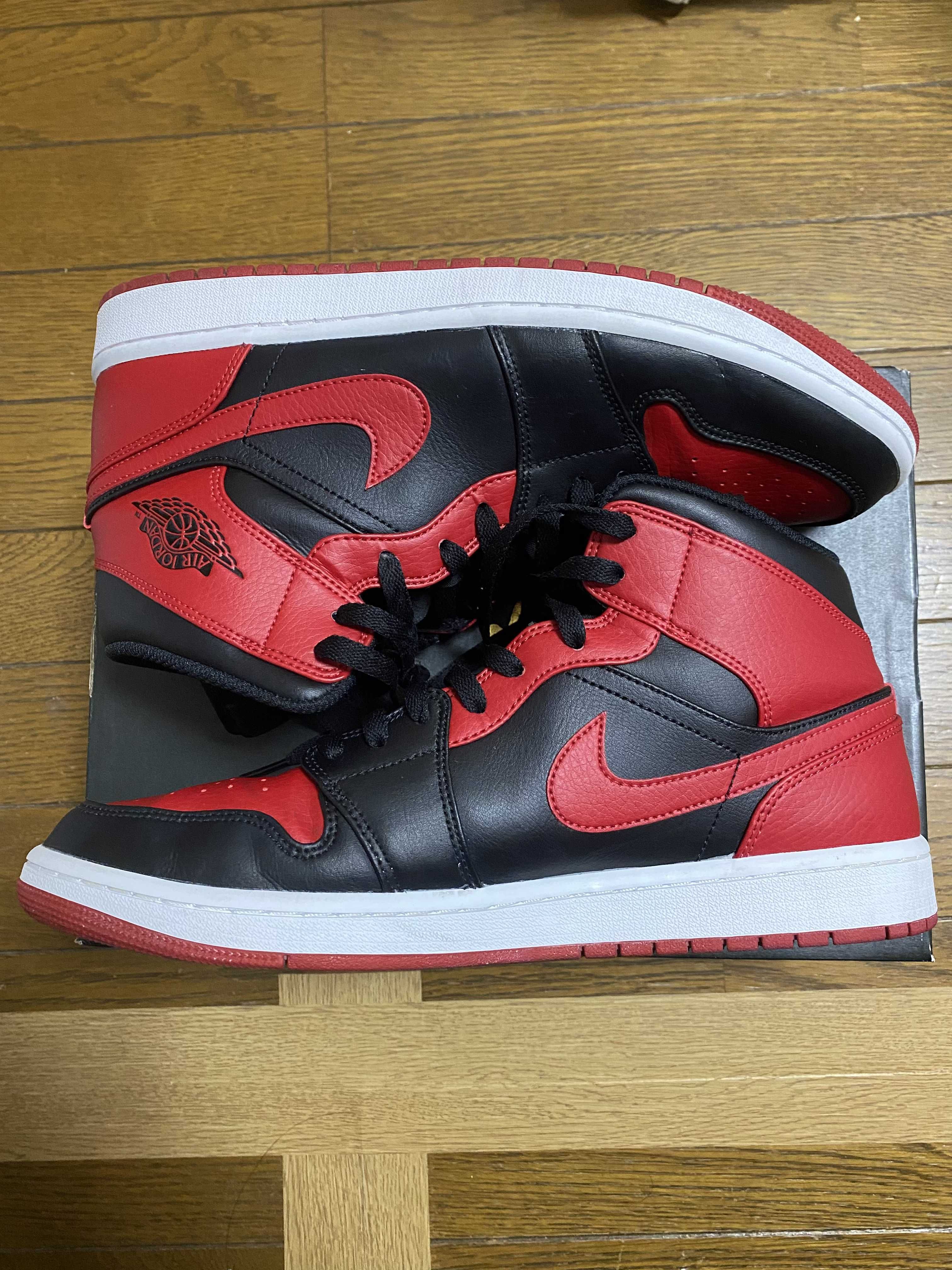 Nike Air Jordan 1 Mid "Bred"