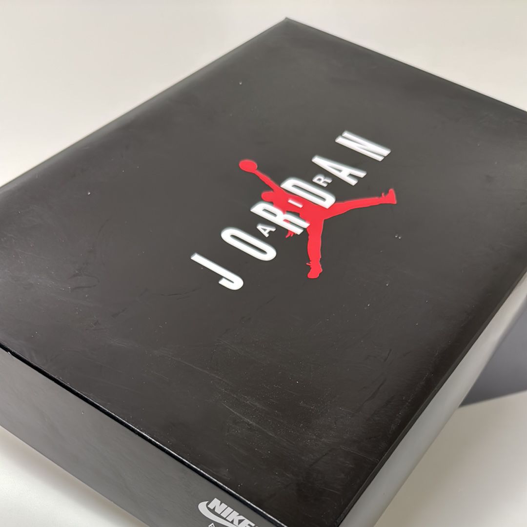 Nike Air Jordan 11 Retro Low "Black and Varsity Royal/Space Jam"