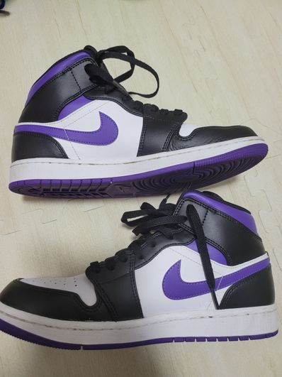 Nike Air Jordan 1 Mid "Black/Court Purple"