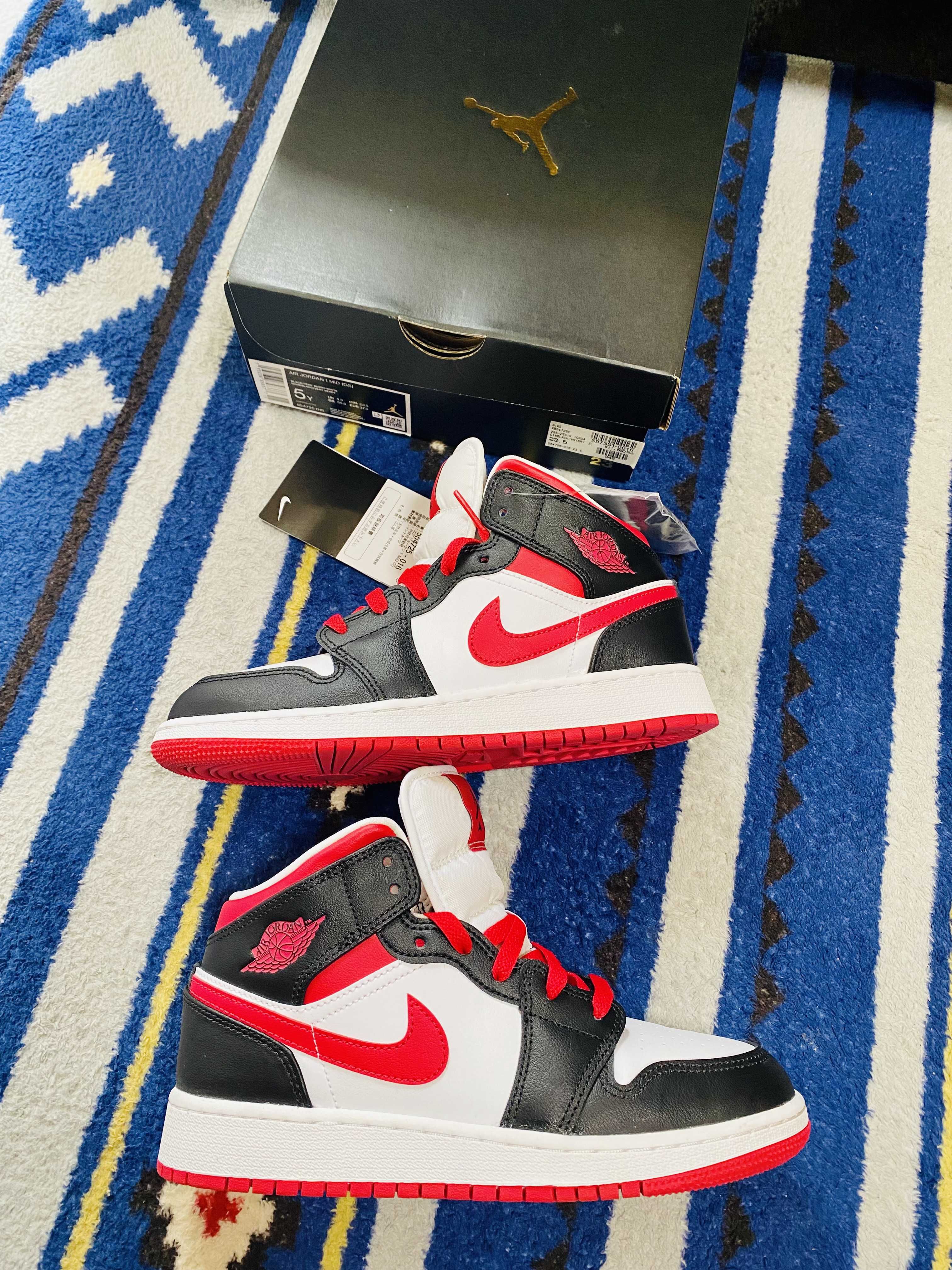 Nike GS Air Jordan 1 Mid "Black Berry"