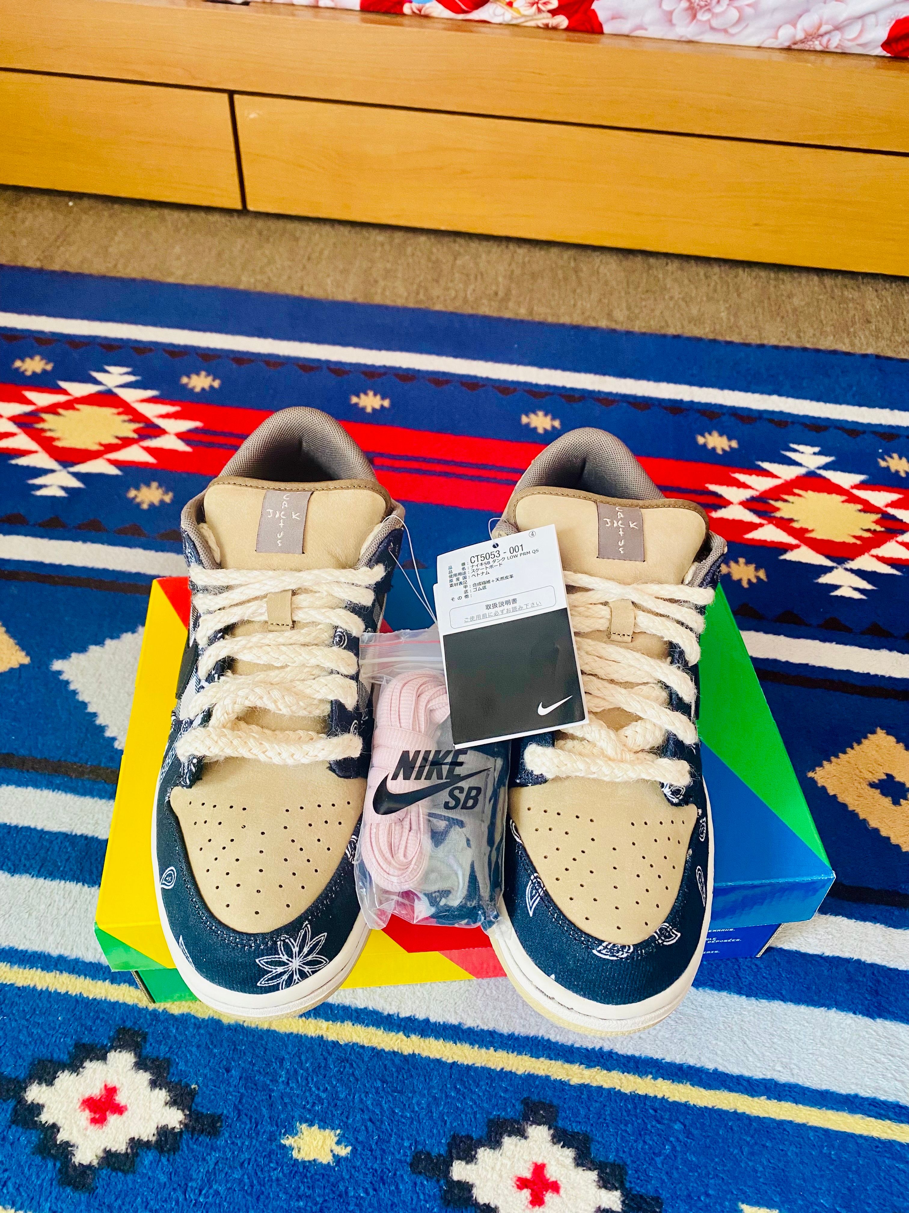 Travis Scott × Nike SB Dunk Low "Black/Parachute Beige"