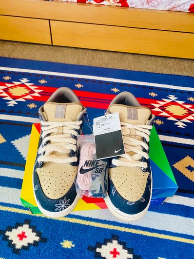 Travis Scott × Nike SB Dunk Low "Black/Parachute Beige"