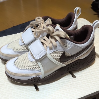 Travis Scott × Nike Zoom Field Jaxx "White and Light Chocolate"