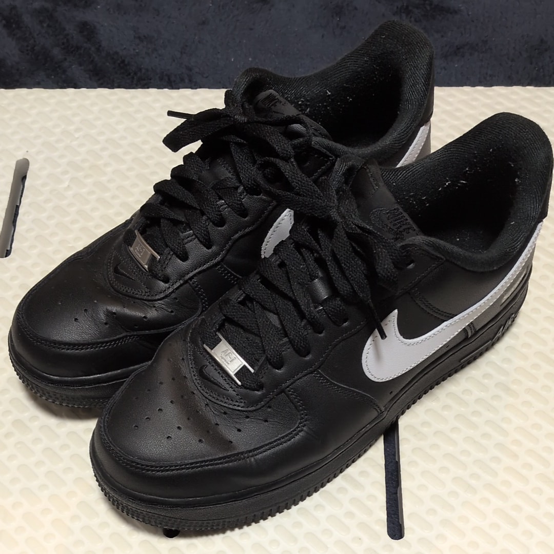 シュプリーム × ナイキ エアフォース1 ロー "ブラック/ホワイト"