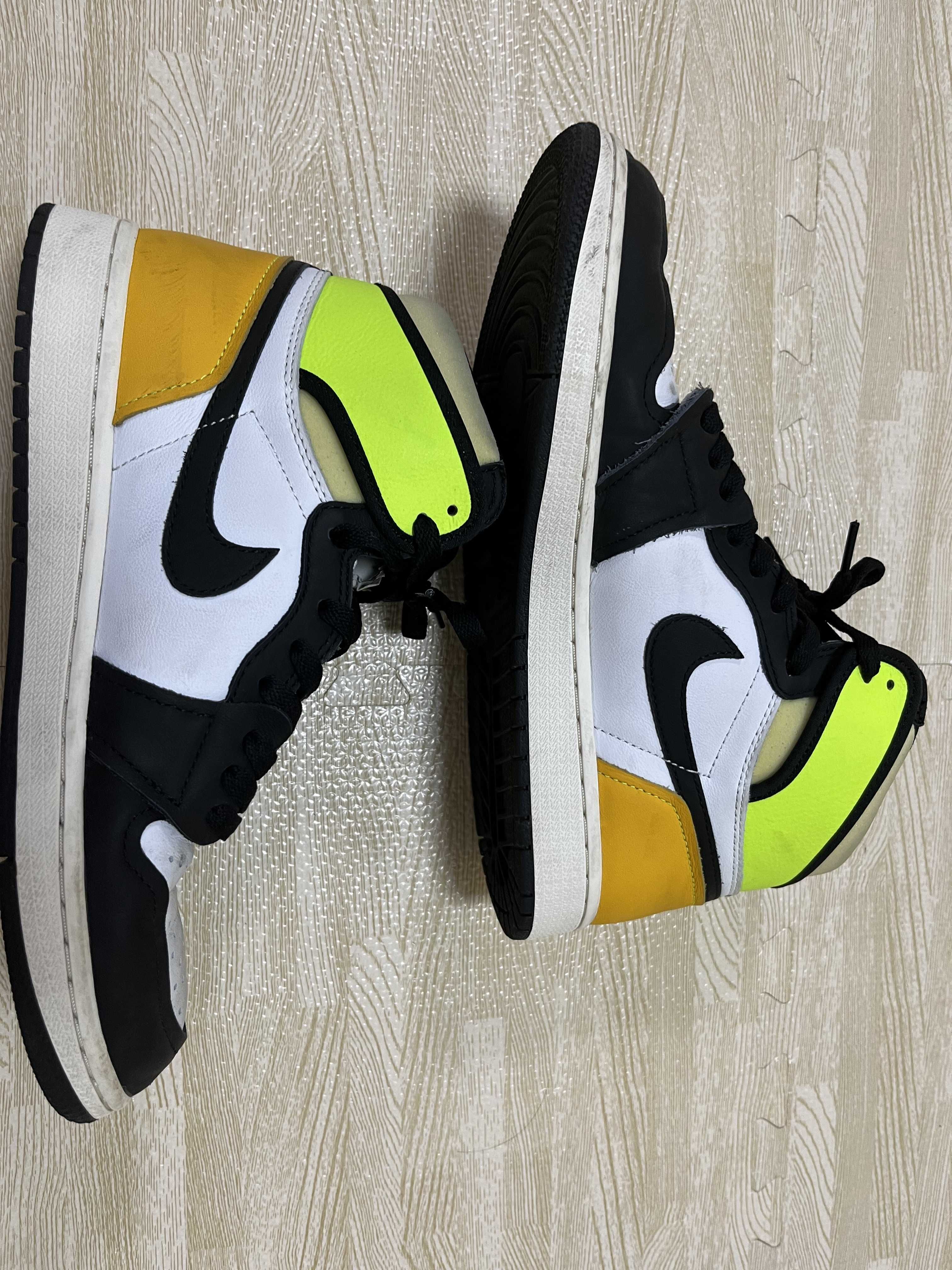 Nike Air Jordan 1 High OG "Volt Gold"