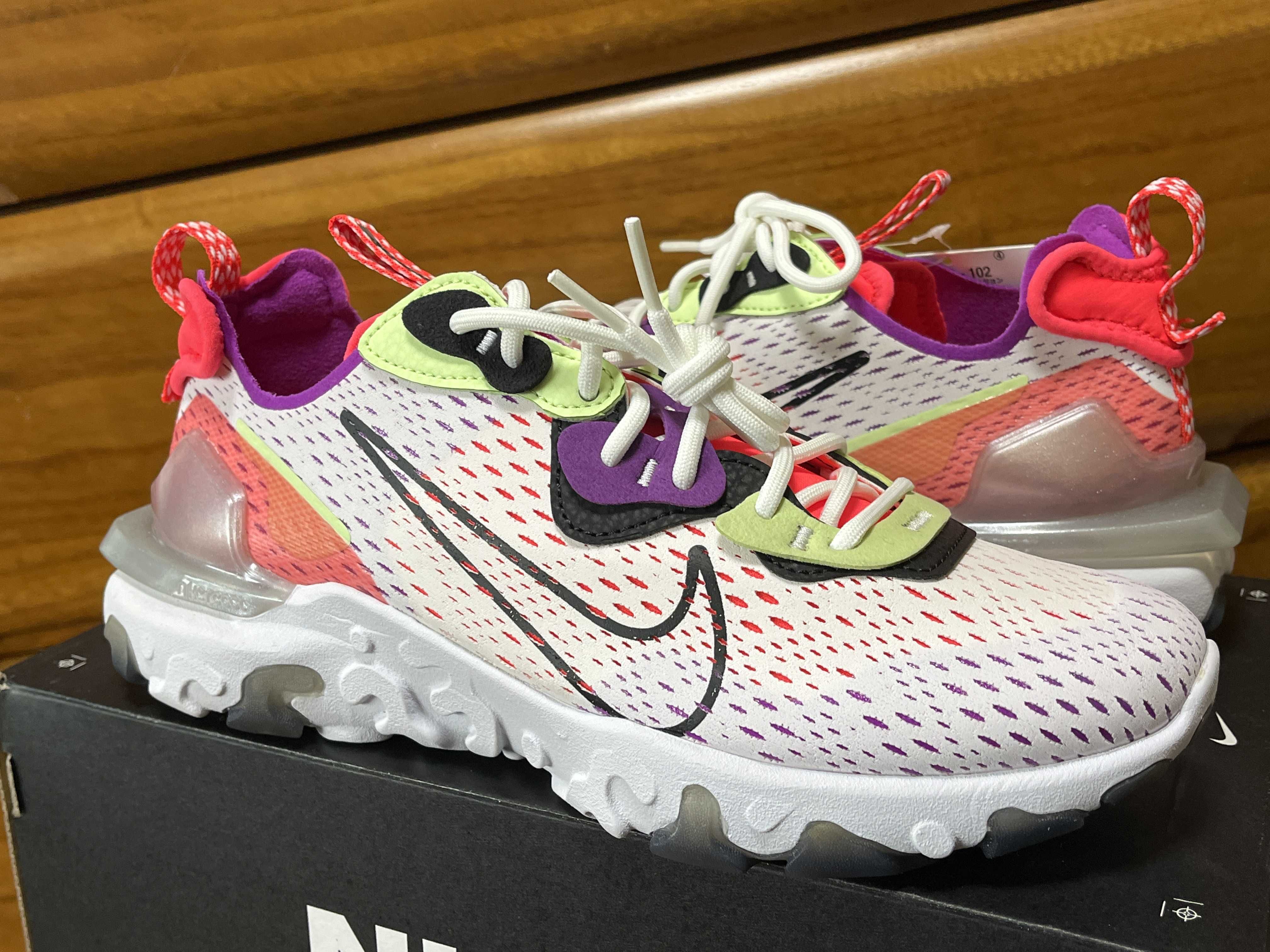 ナイキ リアクト ビジョン "デザートオアシス"