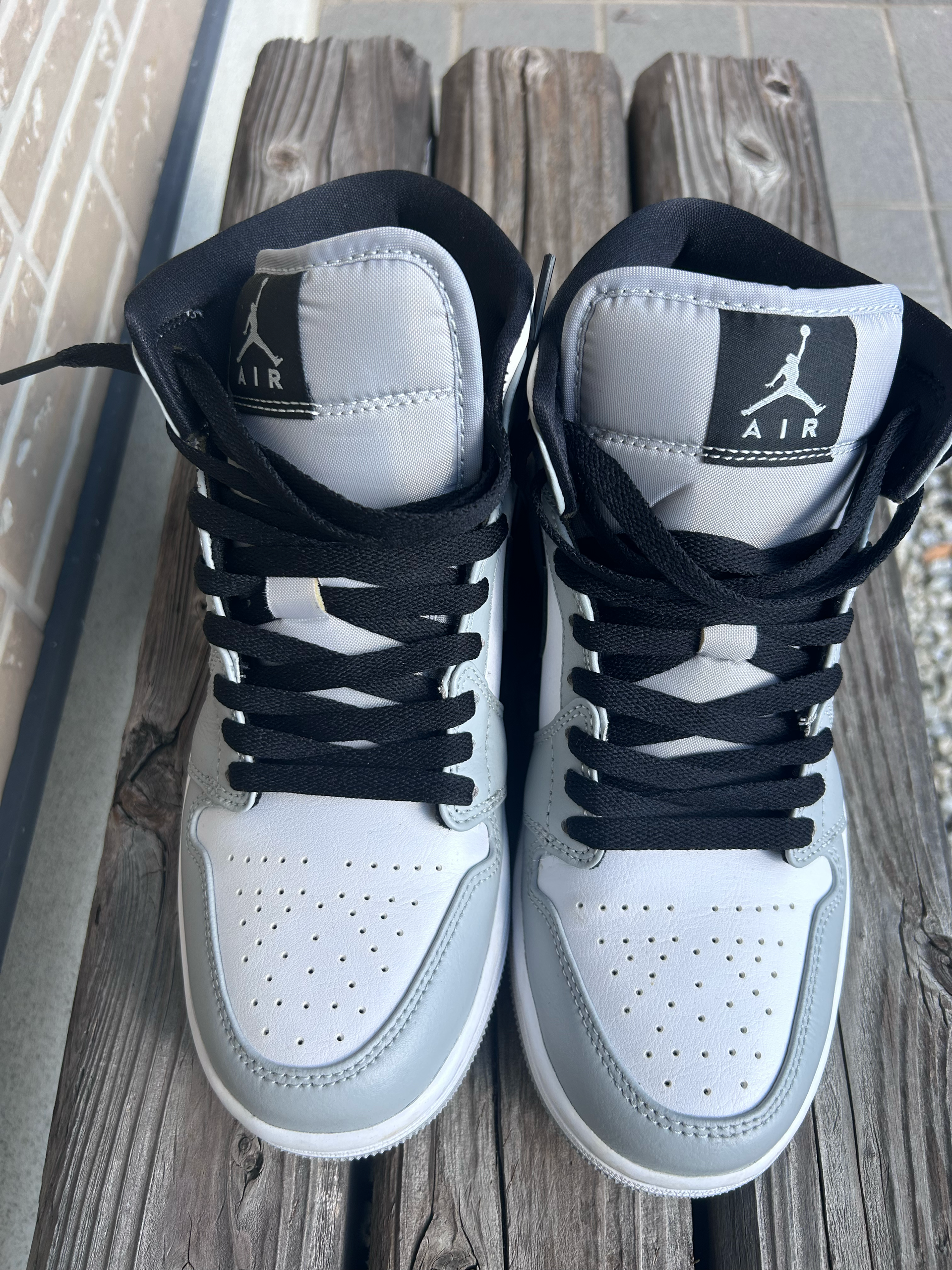 Nike Air Jordan 1 Mid "Light Smoke Grey/White/Black"