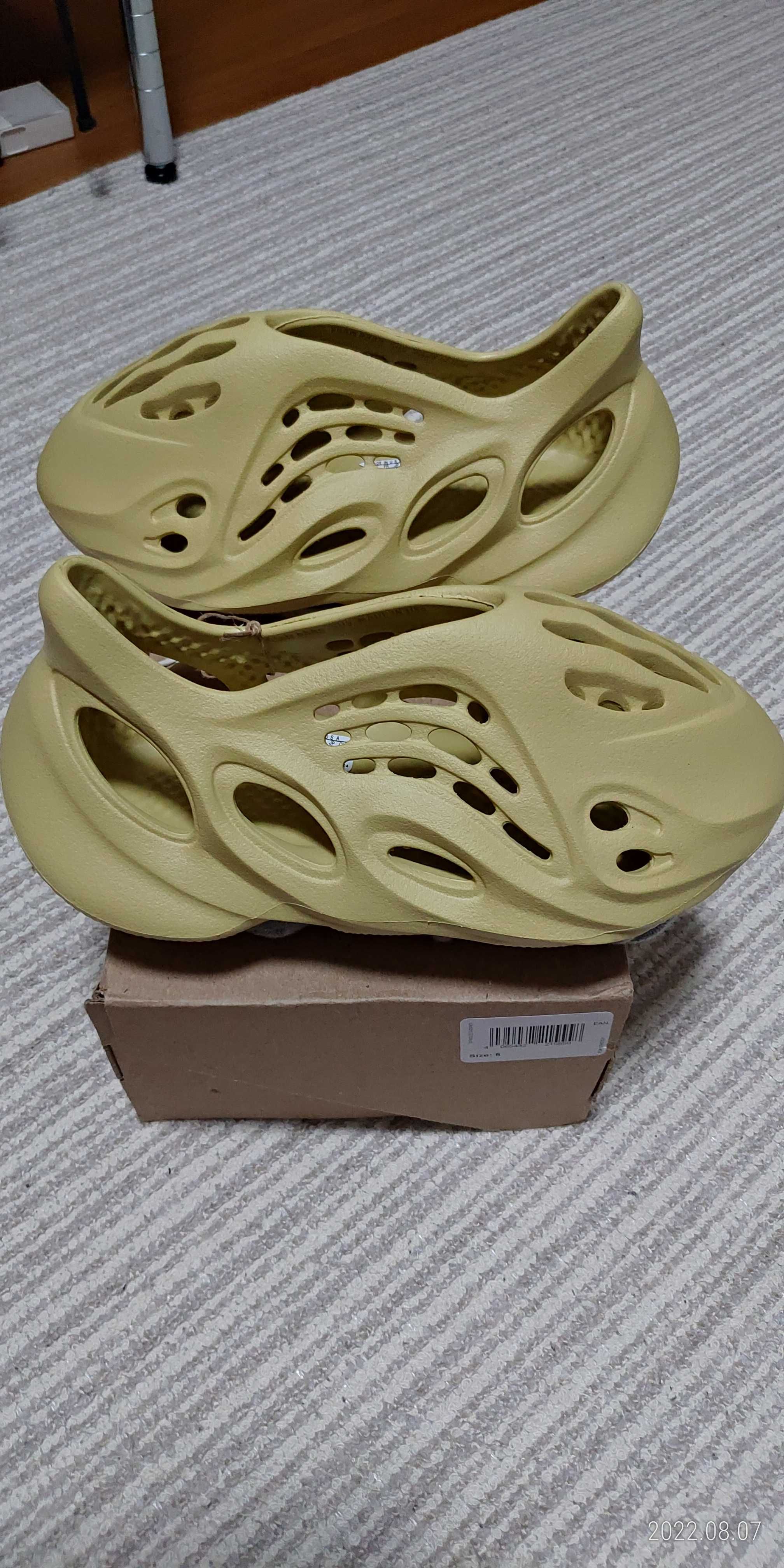 adidas YEEZY Foam Runner "Sulfur"