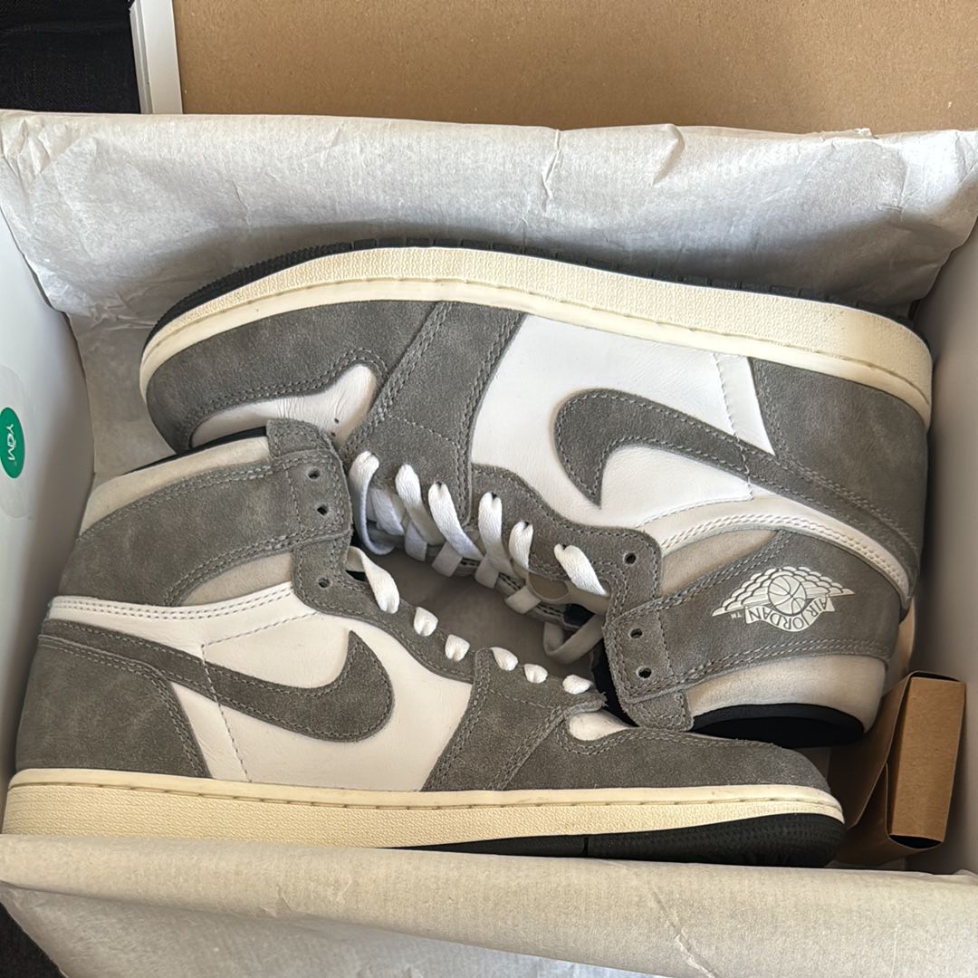 Nike Air Jordan 1 Retro High OG "Black and Smoke Grey"