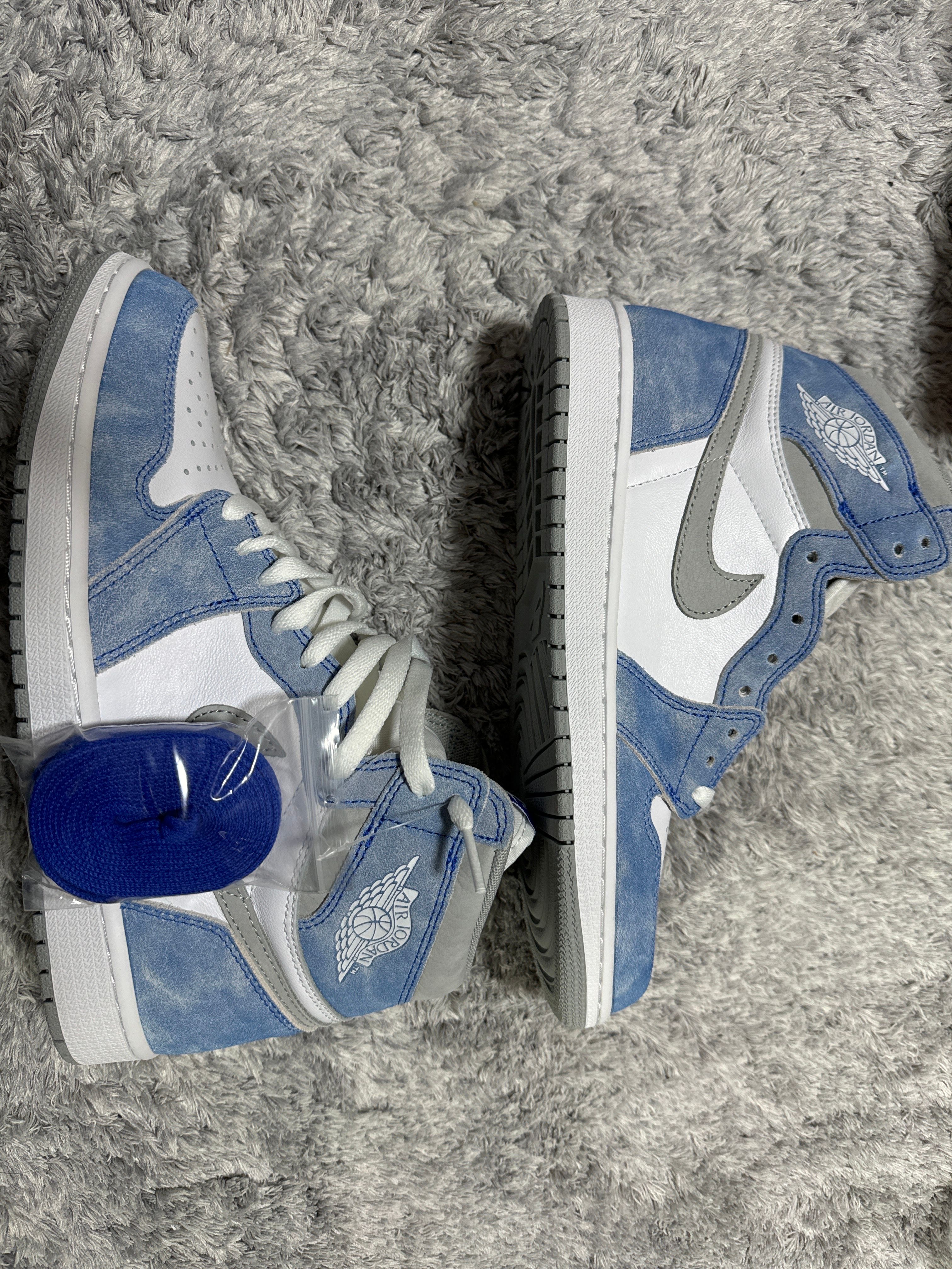 Nike Air Jordan 1 High OG "Hyper Royal"