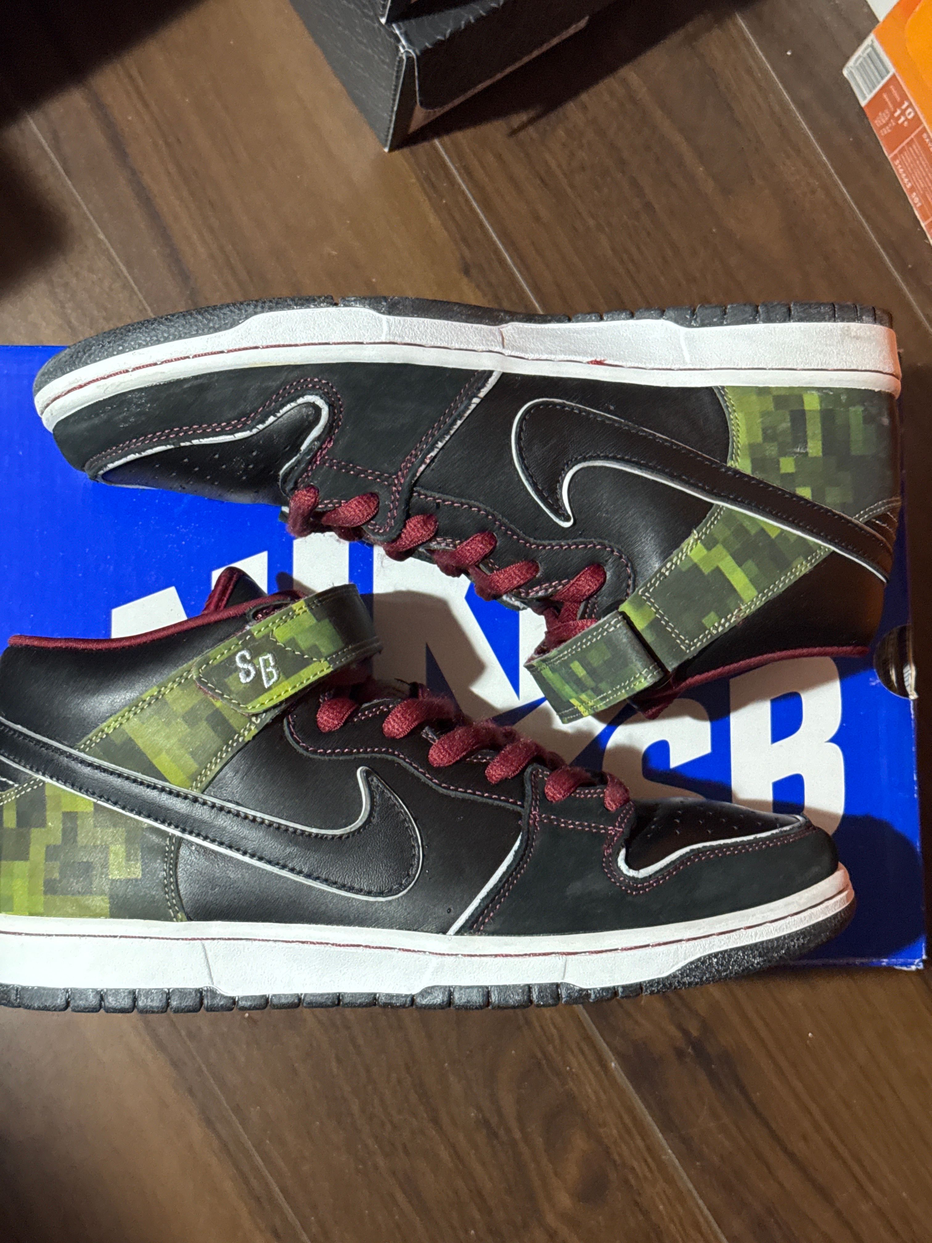 Nike SB Dunk Mid "Nitraid"