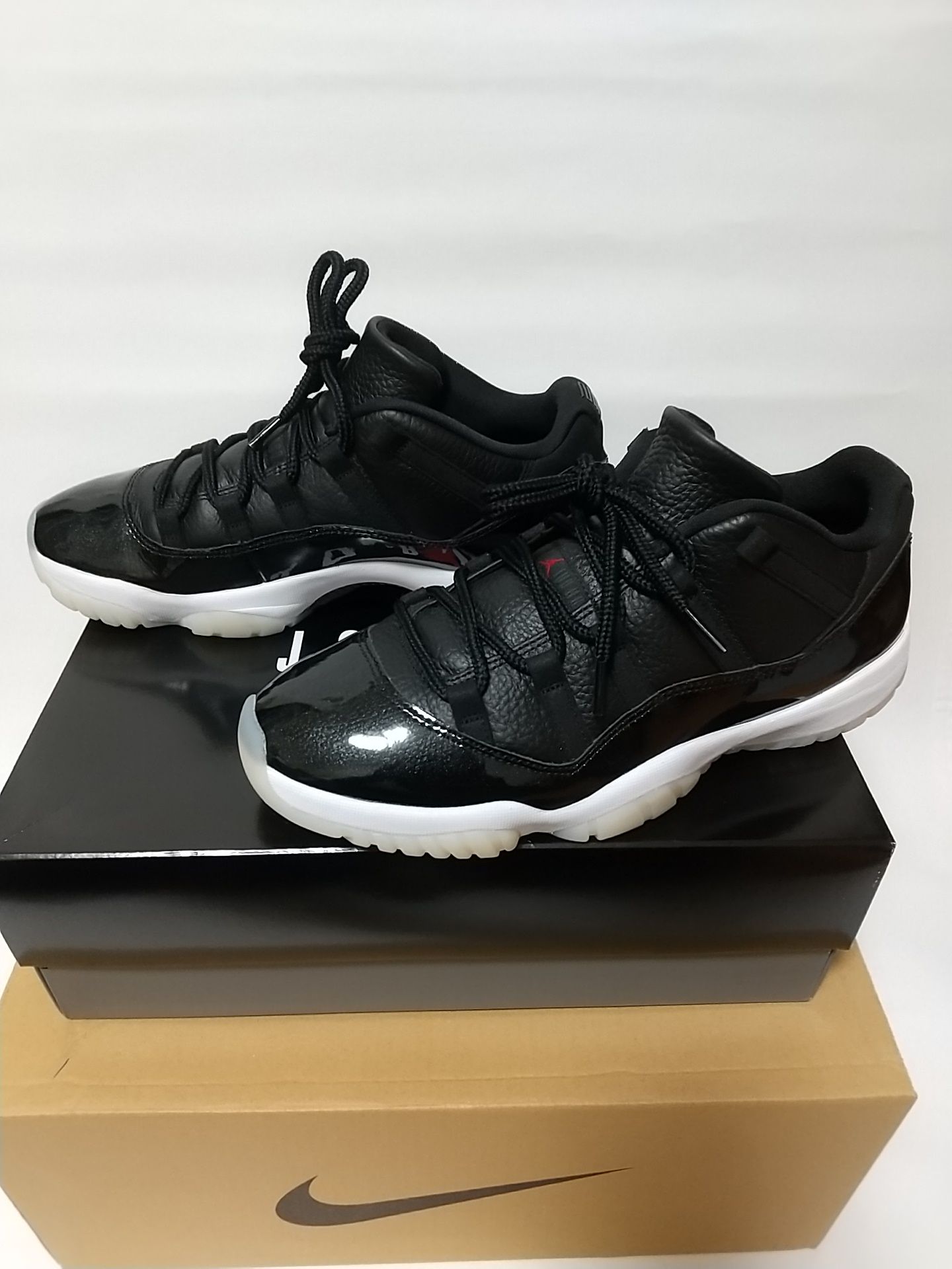 Nike Air Jordan 11 Low "72-10"