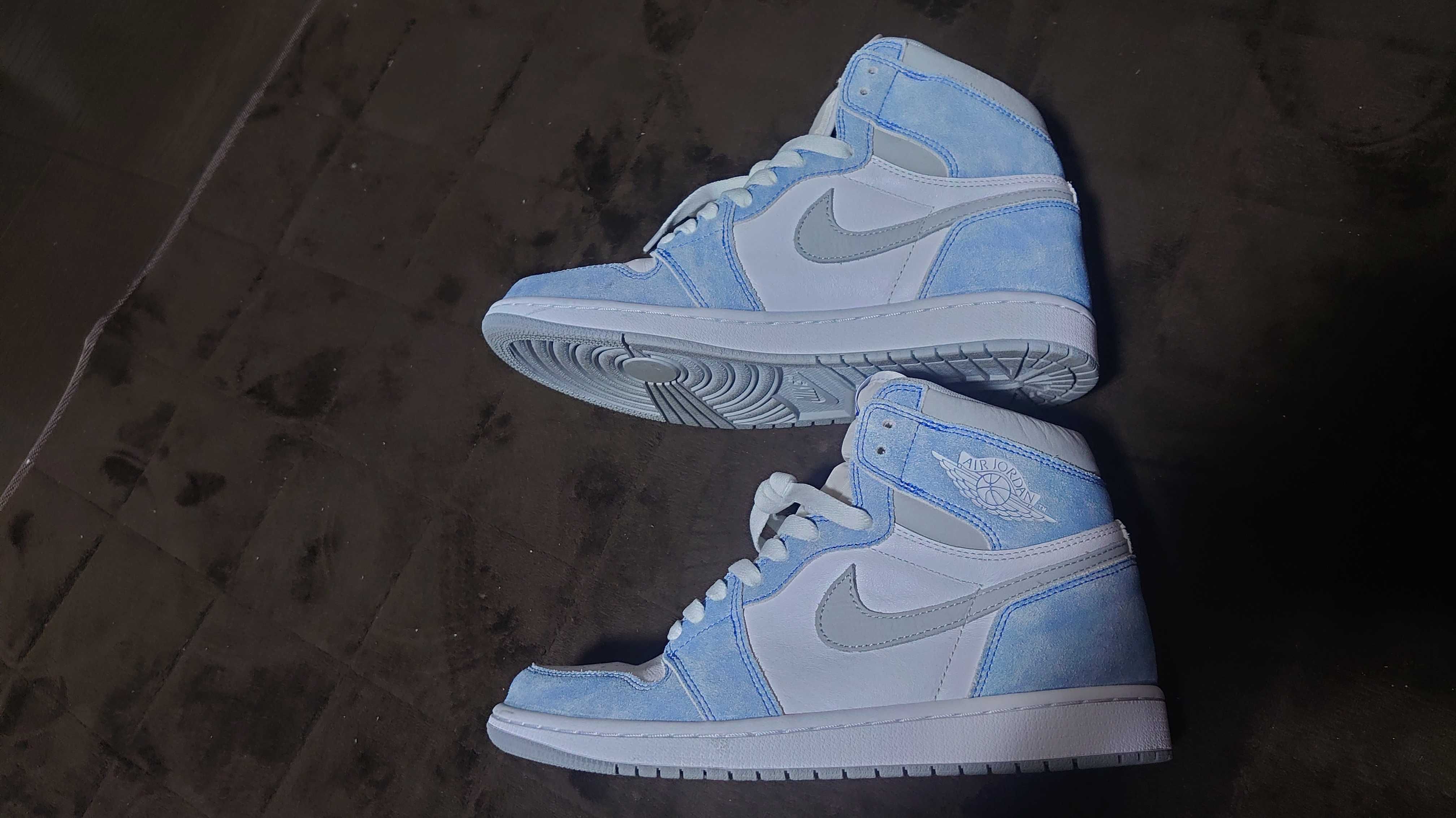 Nike Air Jordan 1 High OG "Hyper Royal"