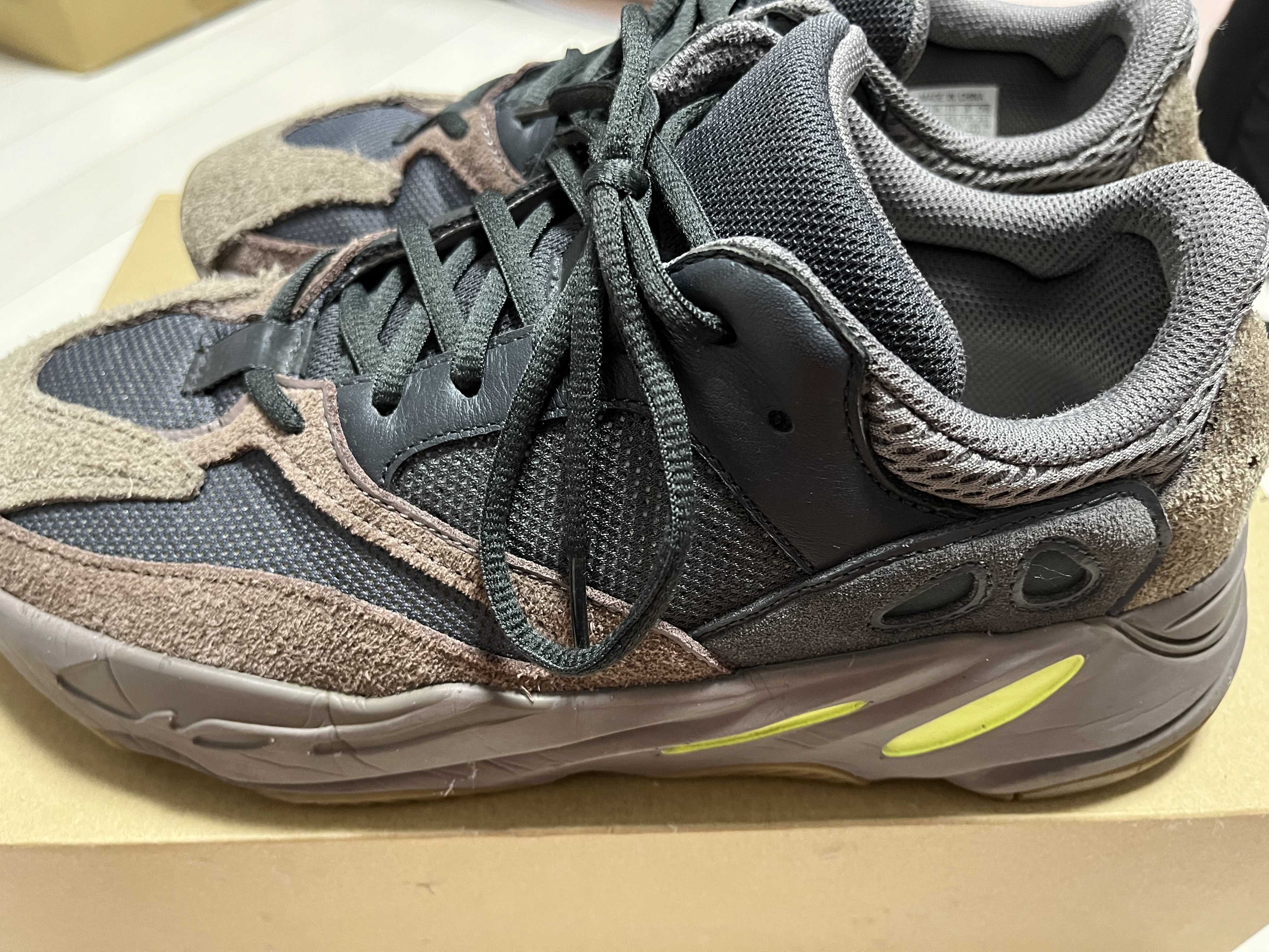 YEEZY BOOST 700 WAVE RUNNER DARK GREY