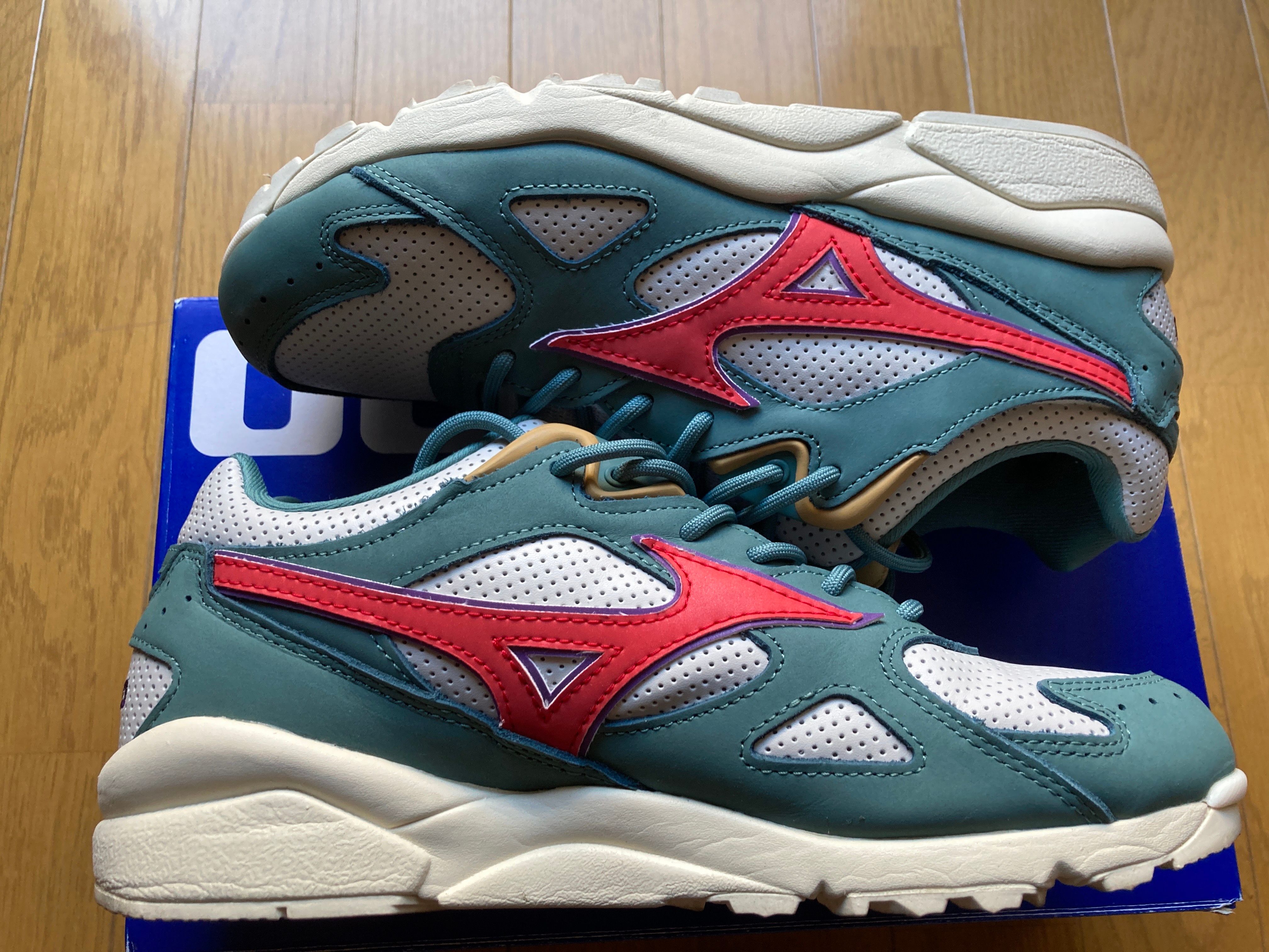 Patta × Mizuno Sky Medal TR "Ivory/Red/Green"