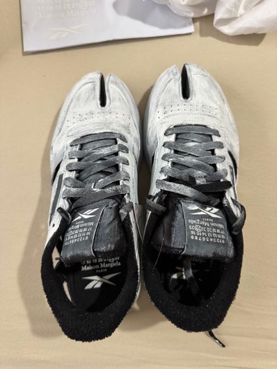 Maison Margiela x Reebok Classic Leather Tabi DQ "Black/Black/Footwear White"