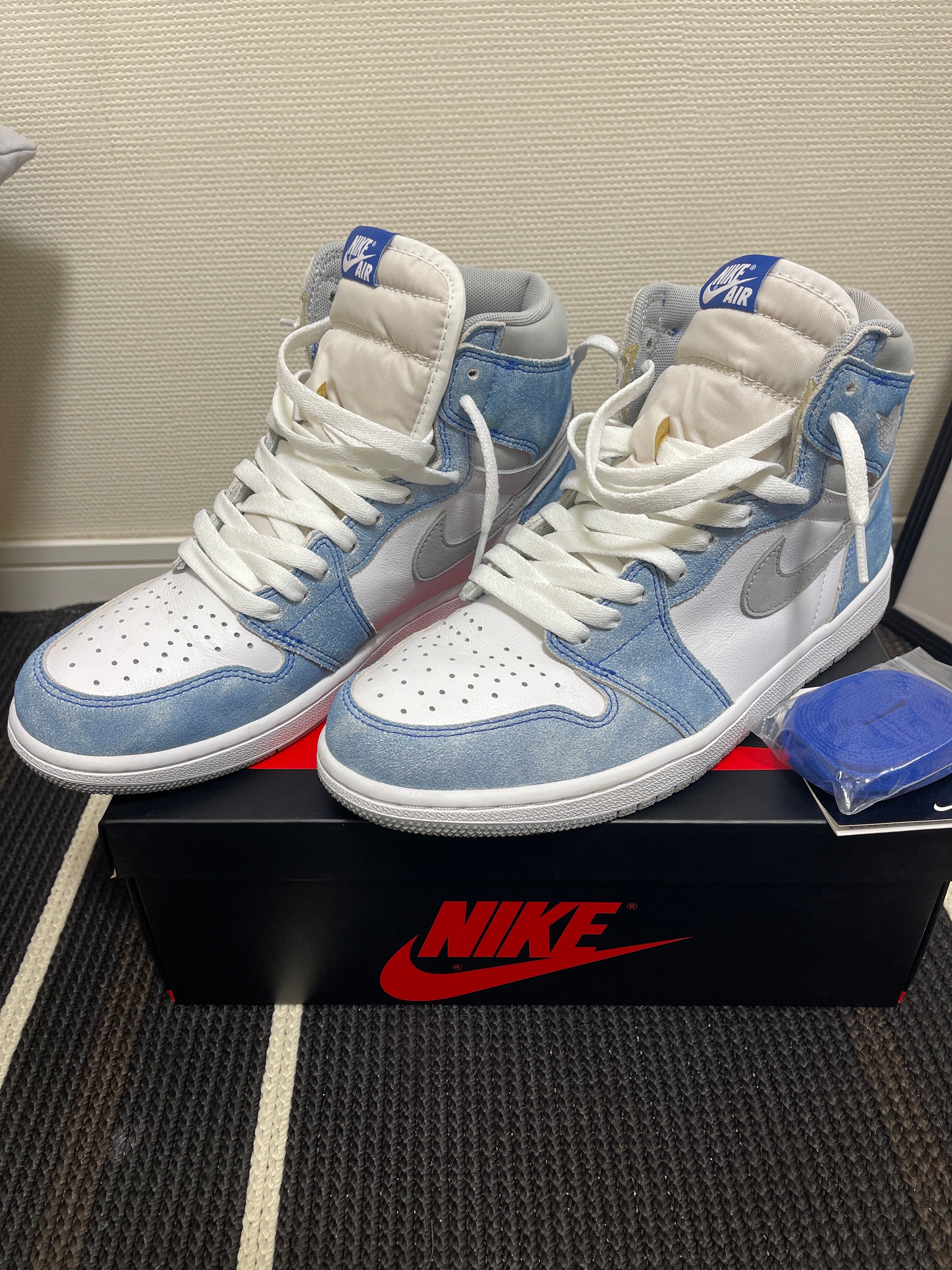 Nike Air Jordan 1 High OG "Hyper Royal"