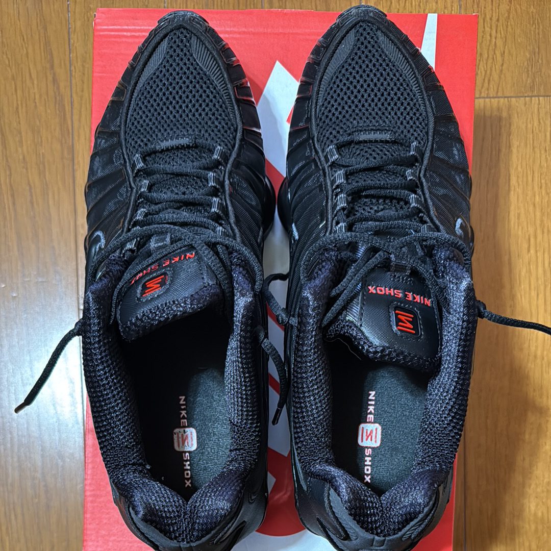 ナイキ ウィメンズ ショックス TL "ブラック アンド マックスオレンジ"