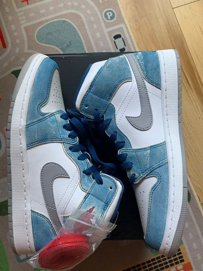 Nike Air Jordan 1 Mid SE "White/Hyper Royal/Red"