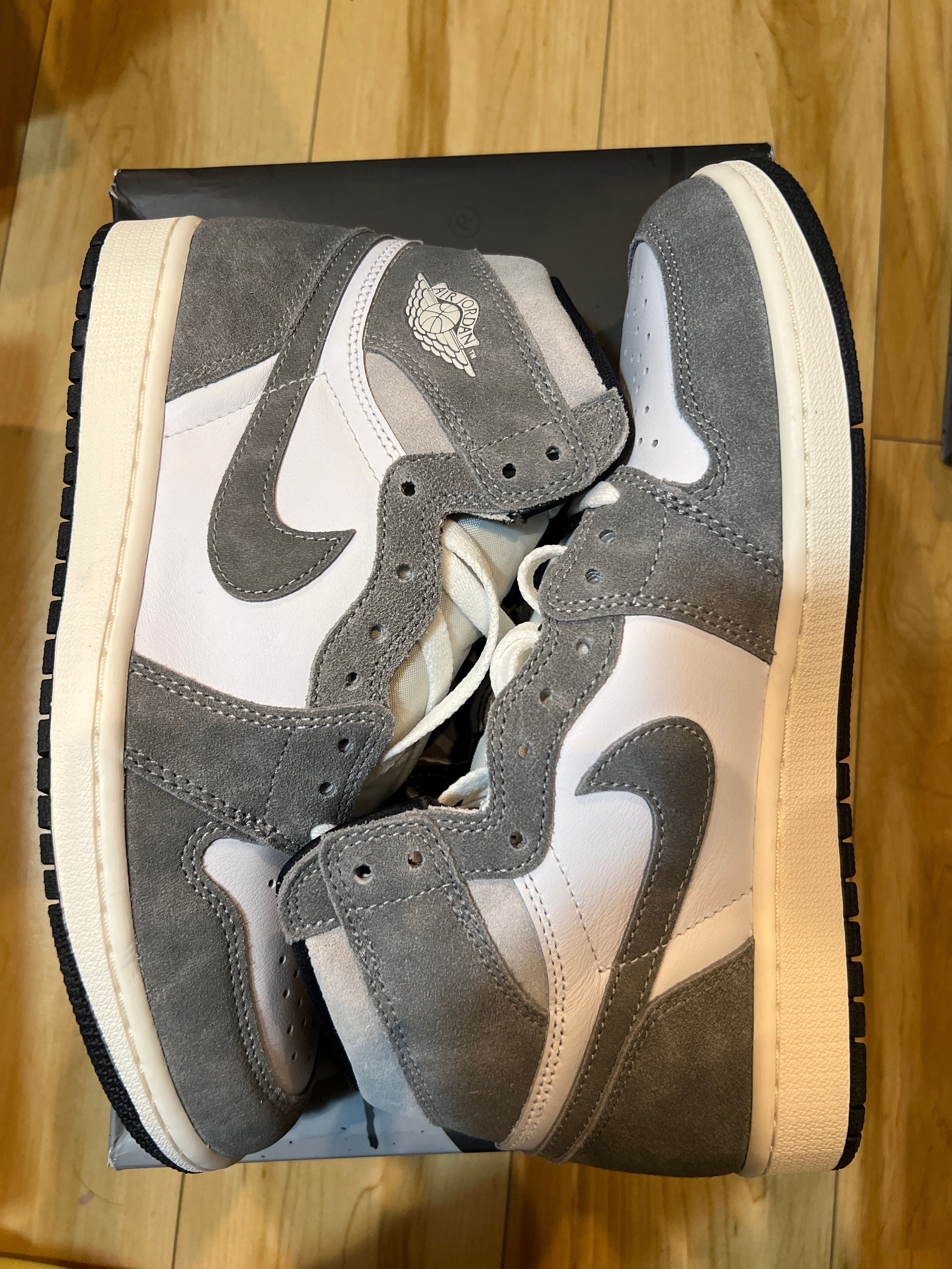 Nike Air Jordan 1 Retro High OG "Black and Smoke Grey"