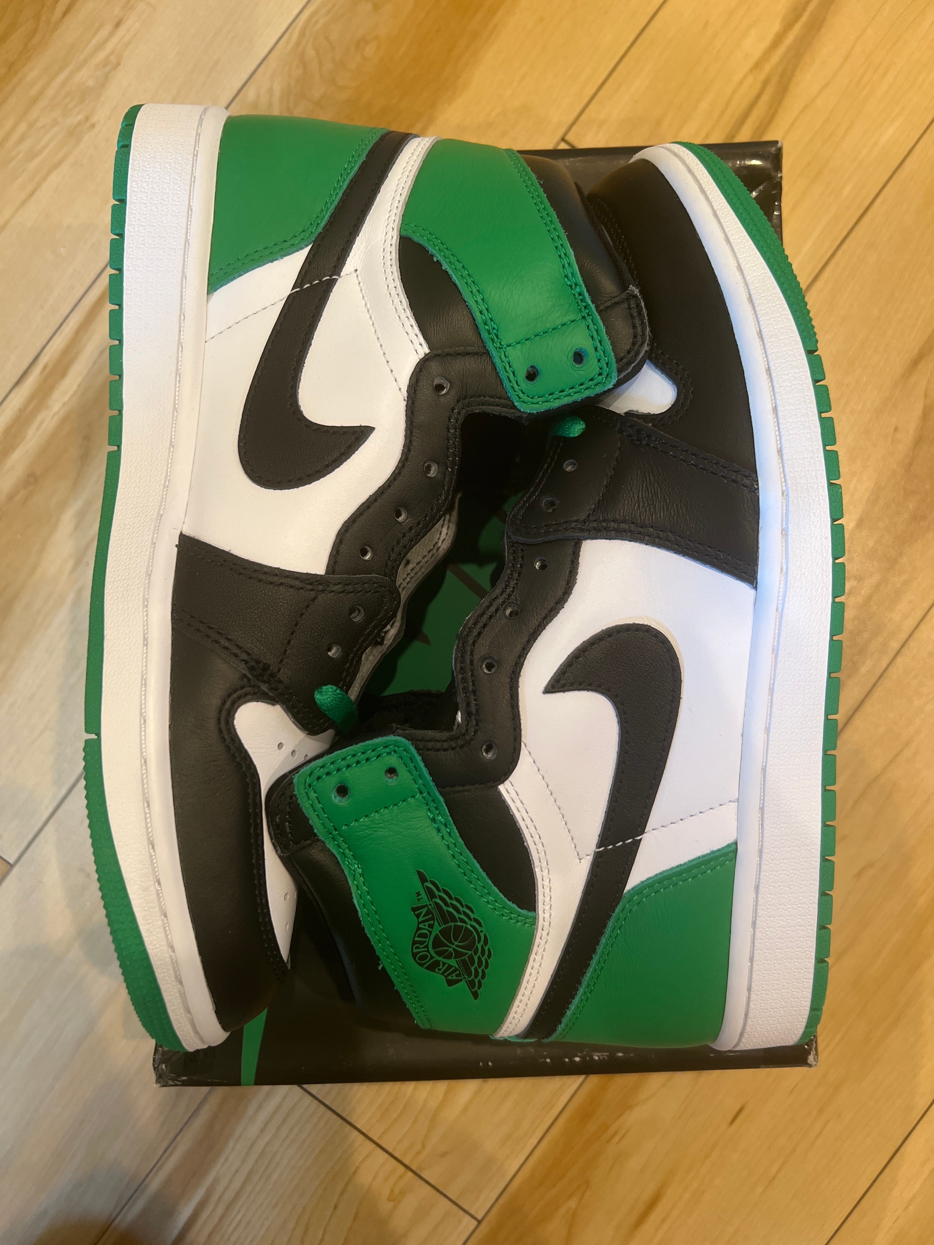 Nike Air Jordan 1 Retro High OG "Celtics/Black and Lucky Green" (2023)