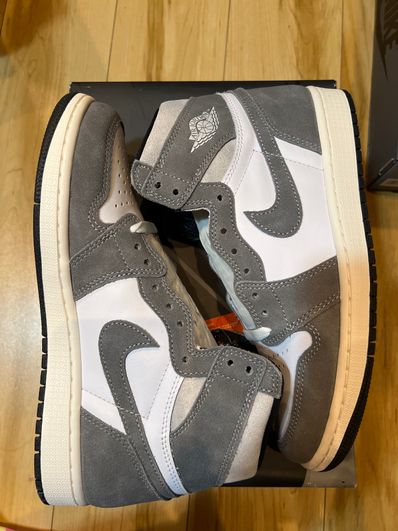 Nike Air Jordan 1 Retro High OG "Black and Smoke Grey"