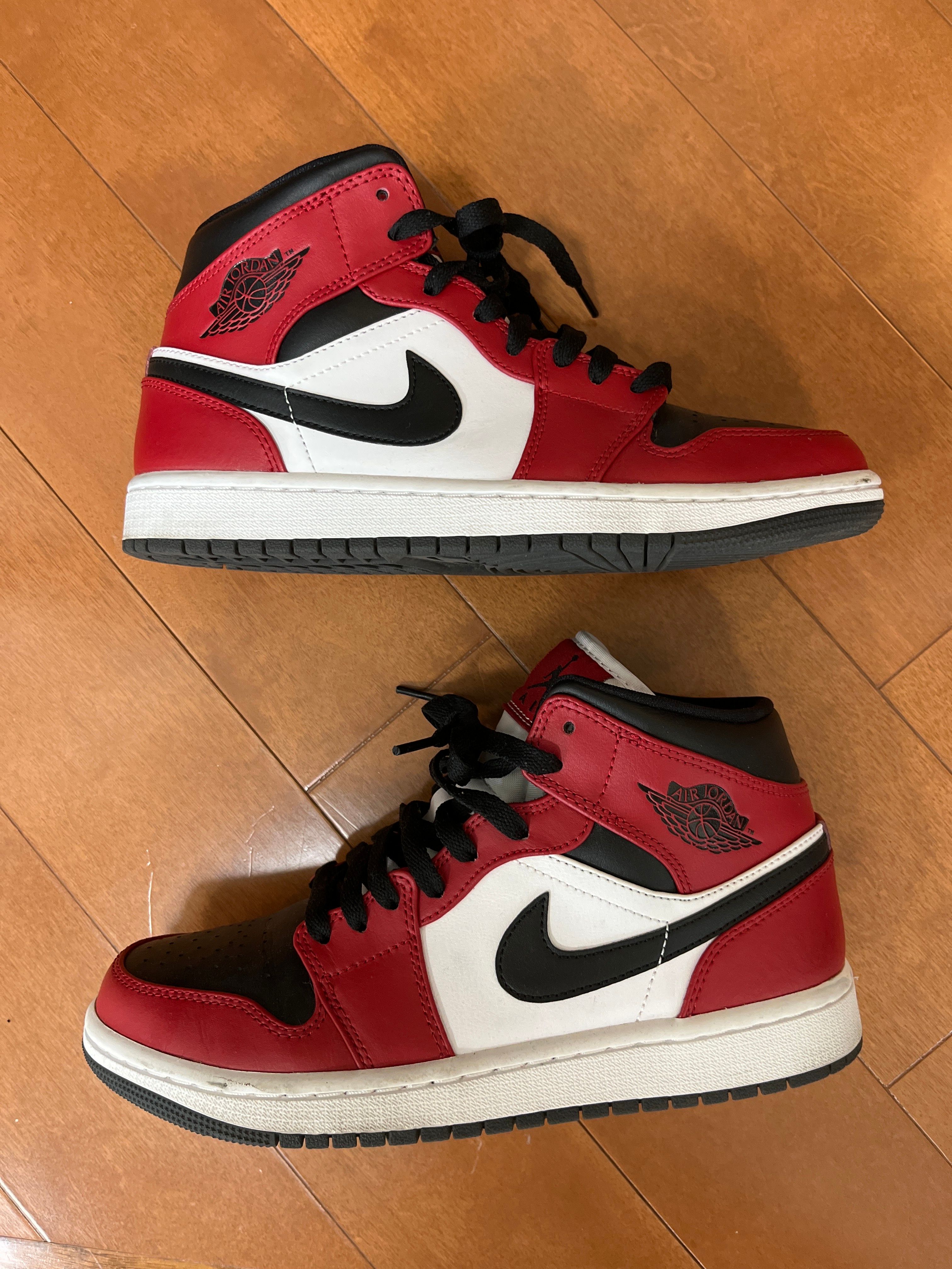 Nike Air Jordan 1 Mid "Chicago Black Toe"