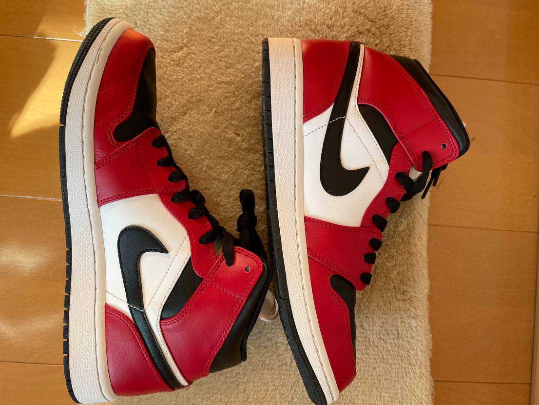 Nike Air Jordan 1 Mid "Chicago Black Toe"