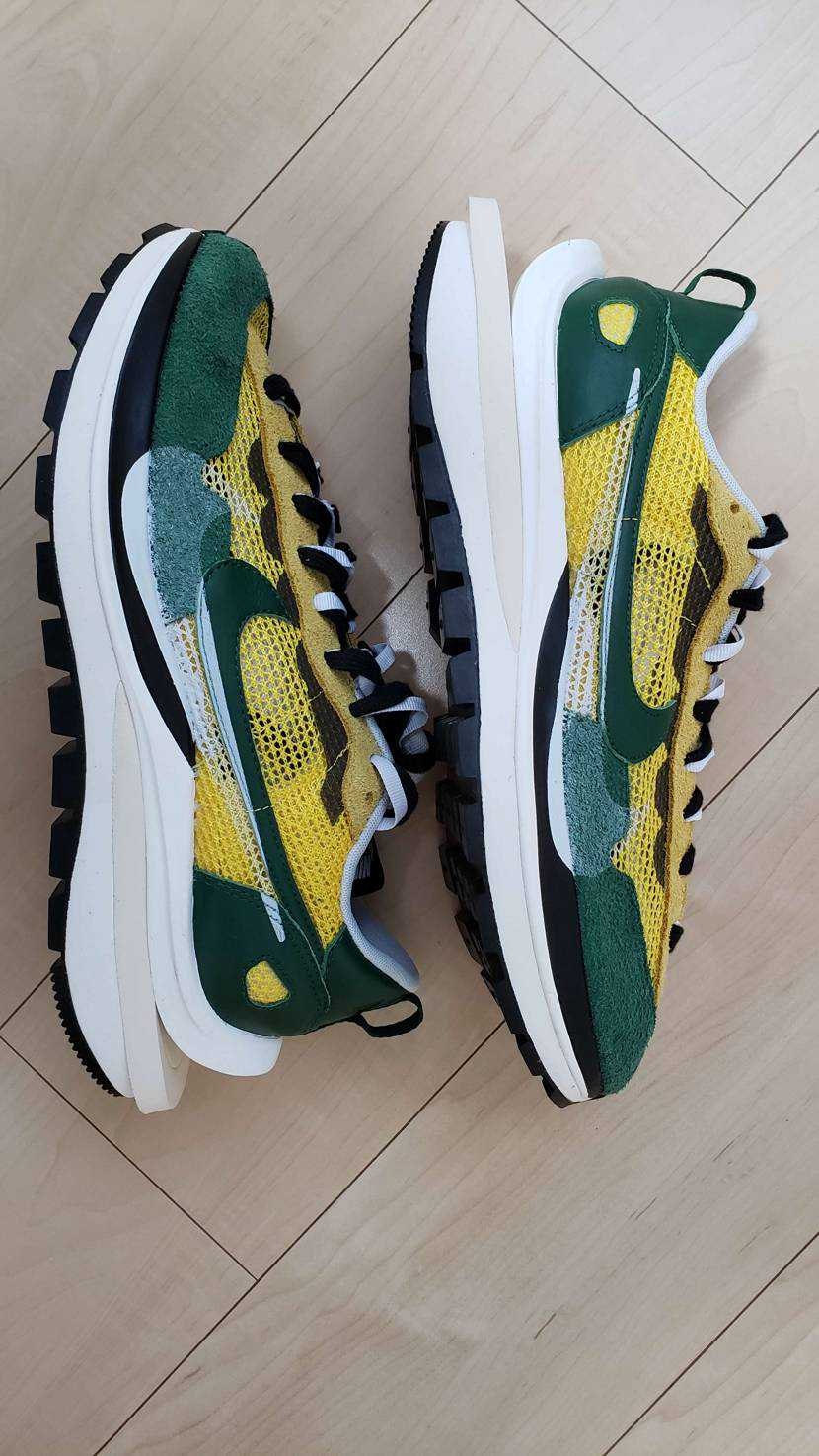 sacai × Nike Vapor Waffle "Tour Yellow/Stadium Green-Sail"