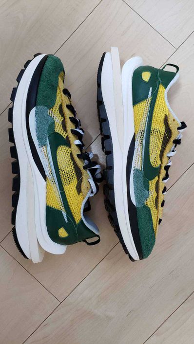 sacai × Nike Vapor Waffle "Tour Yellow/Stadium Green-Sail"
