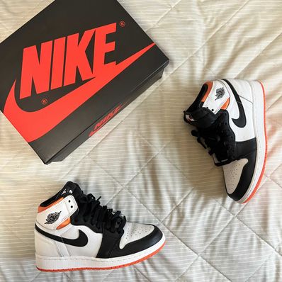 Nike GS Air Jordan 1 Retro High OG "Electro Orange"