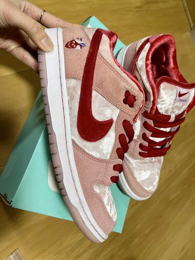 Strangelove × Nike SB Dunk Low "Valentine’s Day"