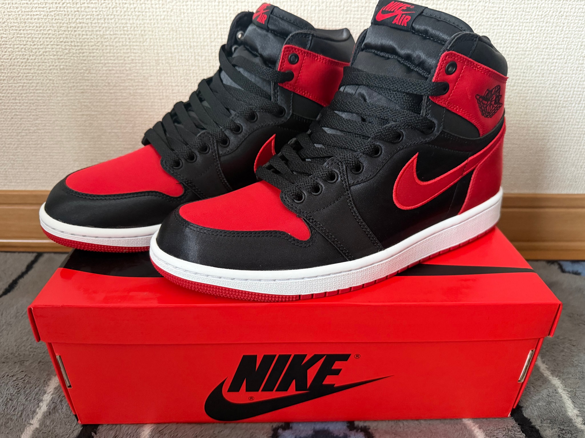 Nike Women's Air Jordan 1 Retro High OG "Satin Bred"