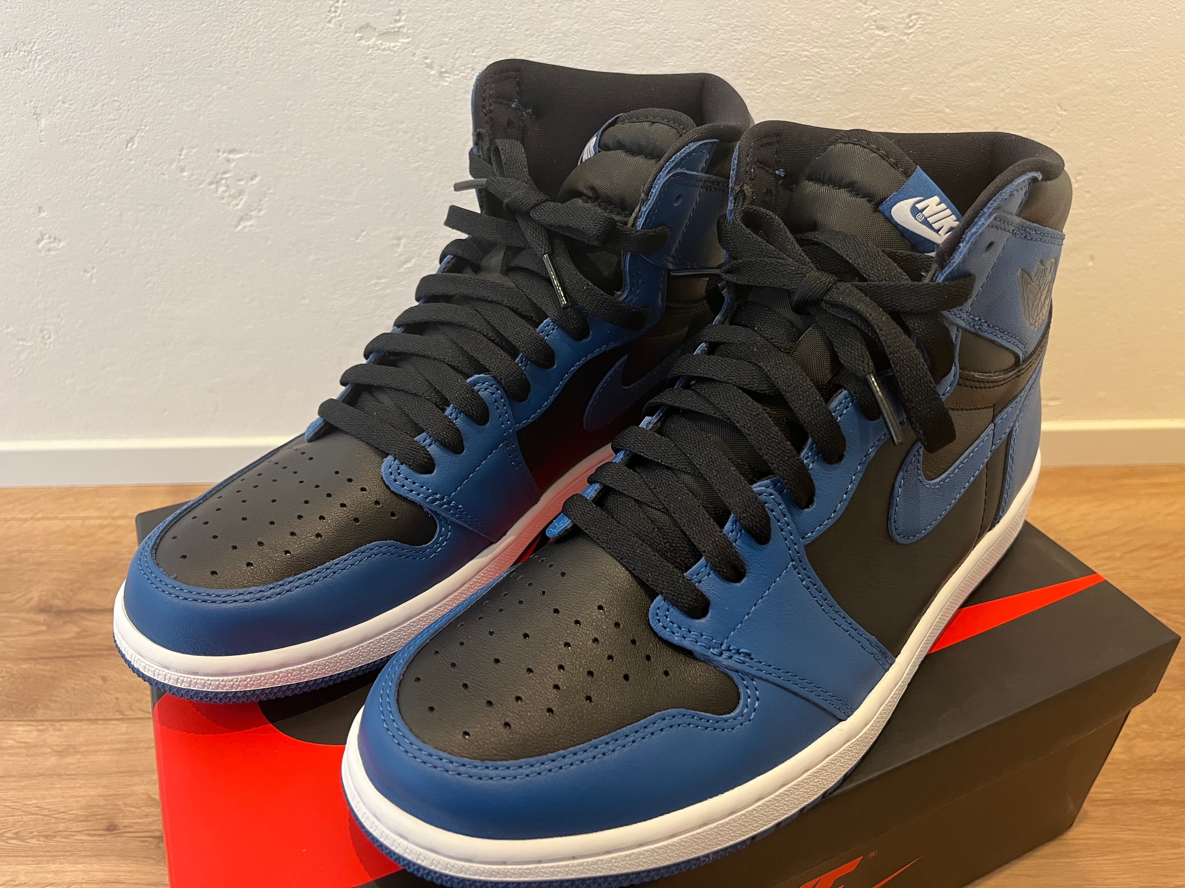 Nike Air Jordan 1 Retro High OG "Dark Marina Blue"