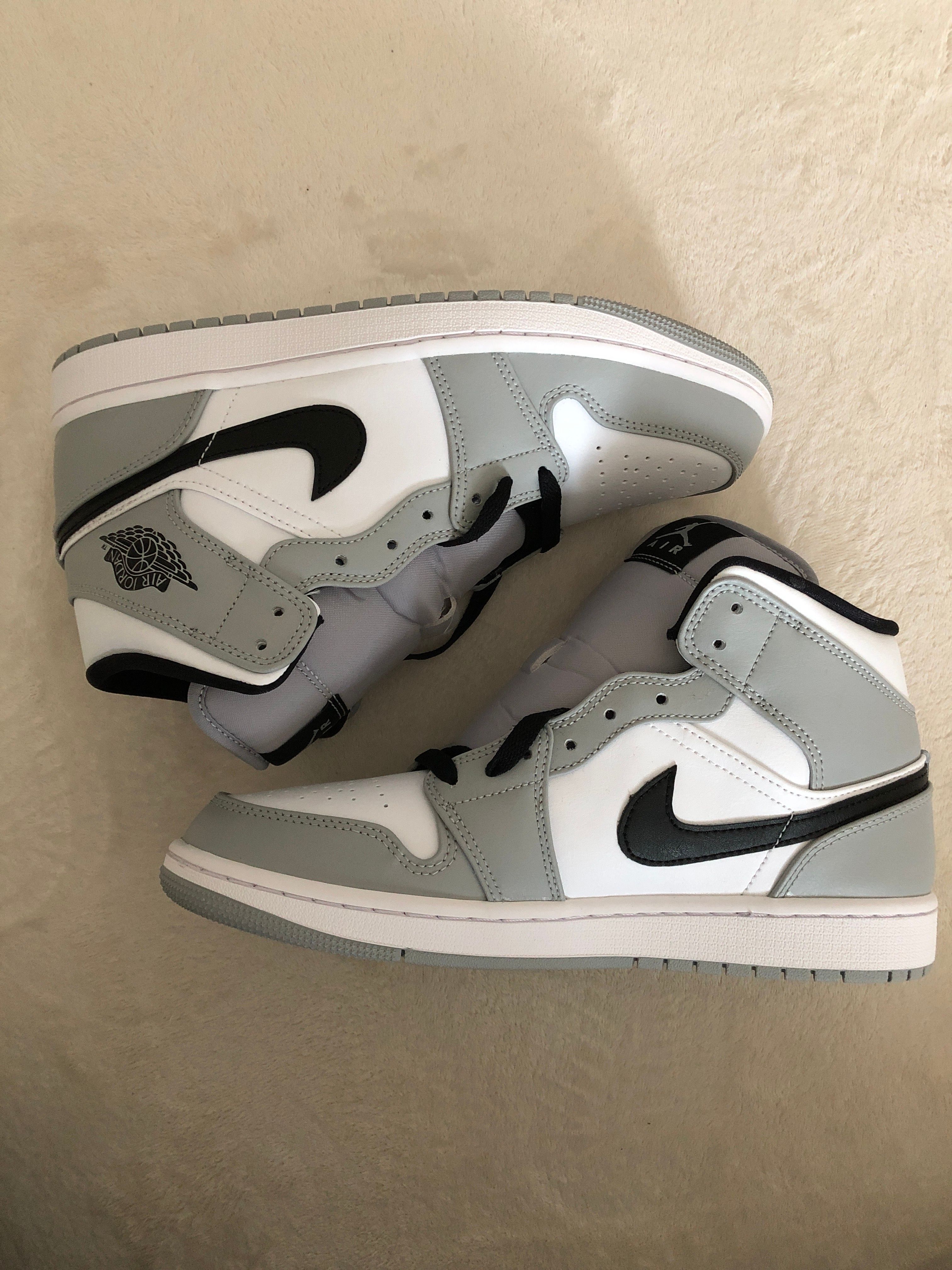 Nike Air Jordan 1 Mid "Light Smoke Grey/White/Black"