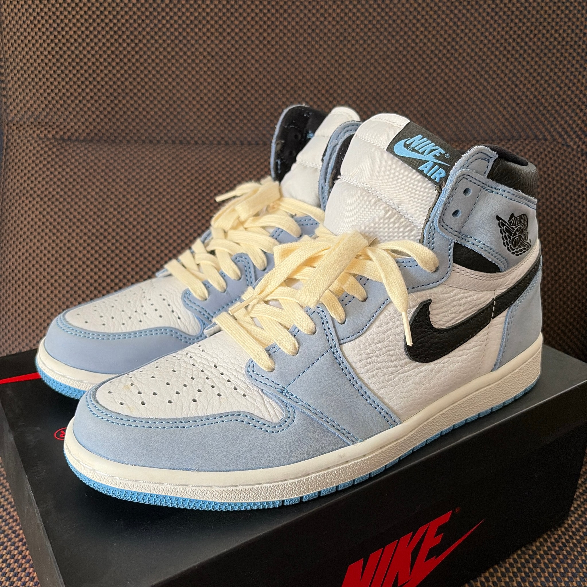 Nike Air Jordan 1 High OG "University Blue"