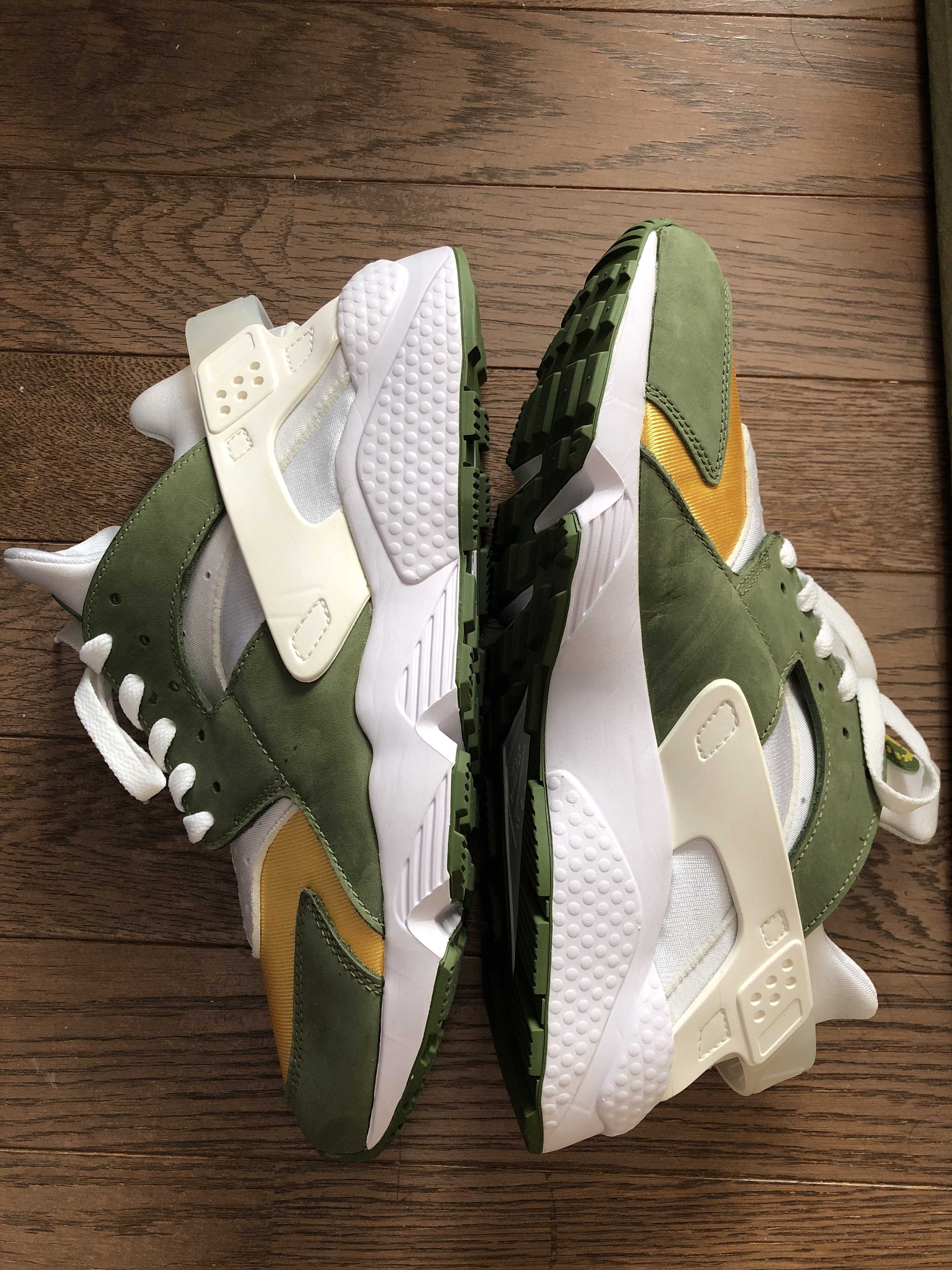 Stussy × Nike Air Huarache "Dark Olive"