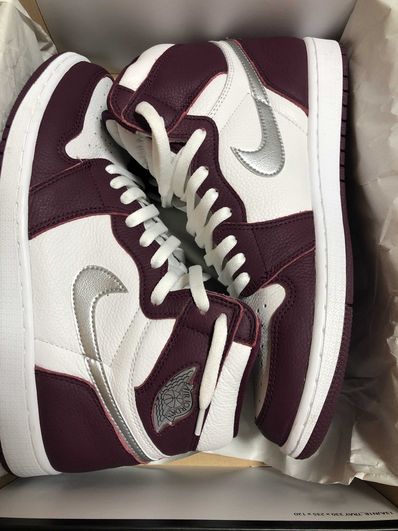 Nike Air Jordan 1 High OG "Bordeaux"