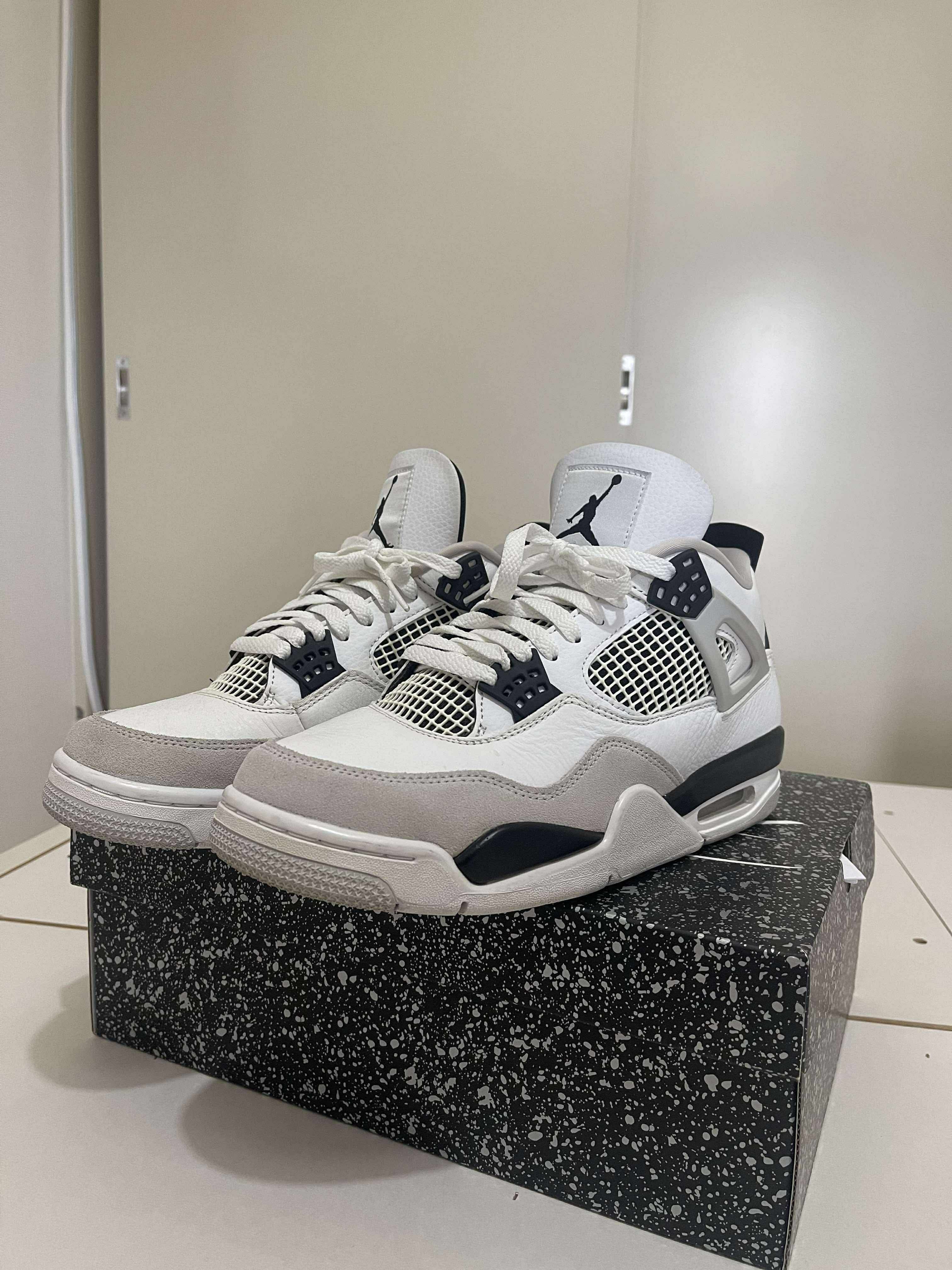 Nike Air Jordan 4 