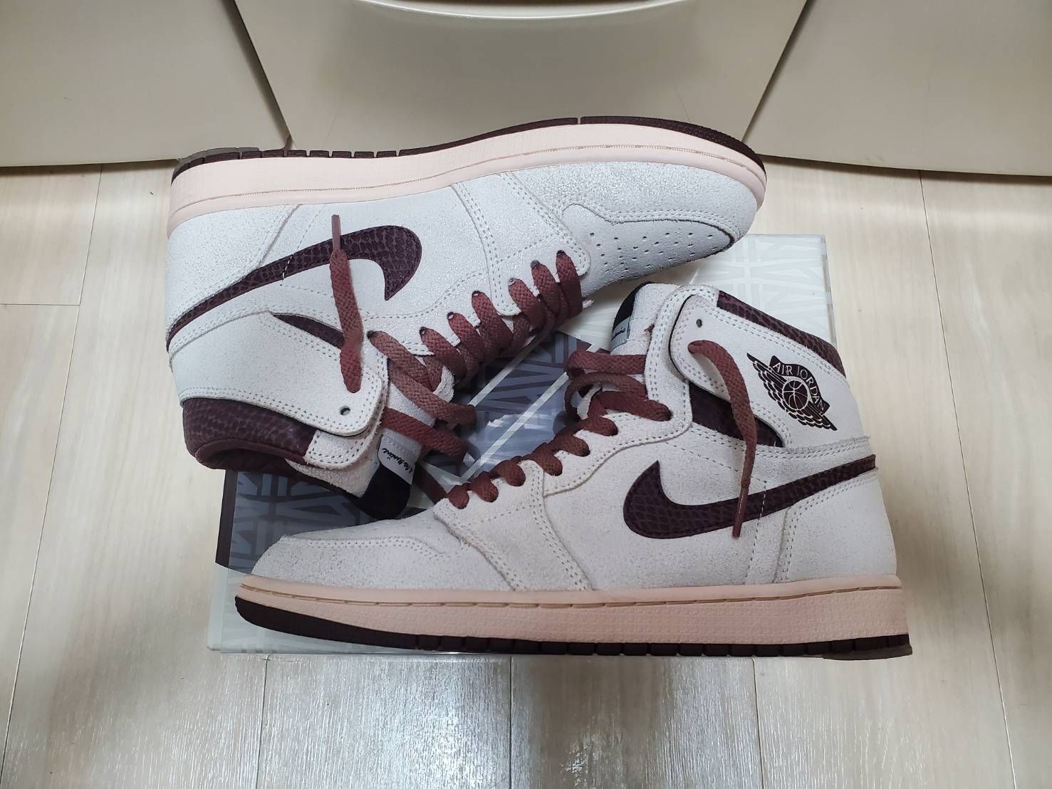 A Ma Maniere × Nike Air Jordan 1 Retro High OG "Sail and Burgundy"