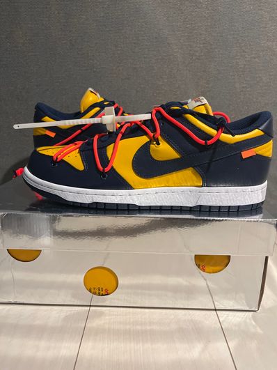 OFF-WHITE × NIKE DUNK LOW UNIVERSITY GOLD/MIDNIGHT NAVY/WHITEの