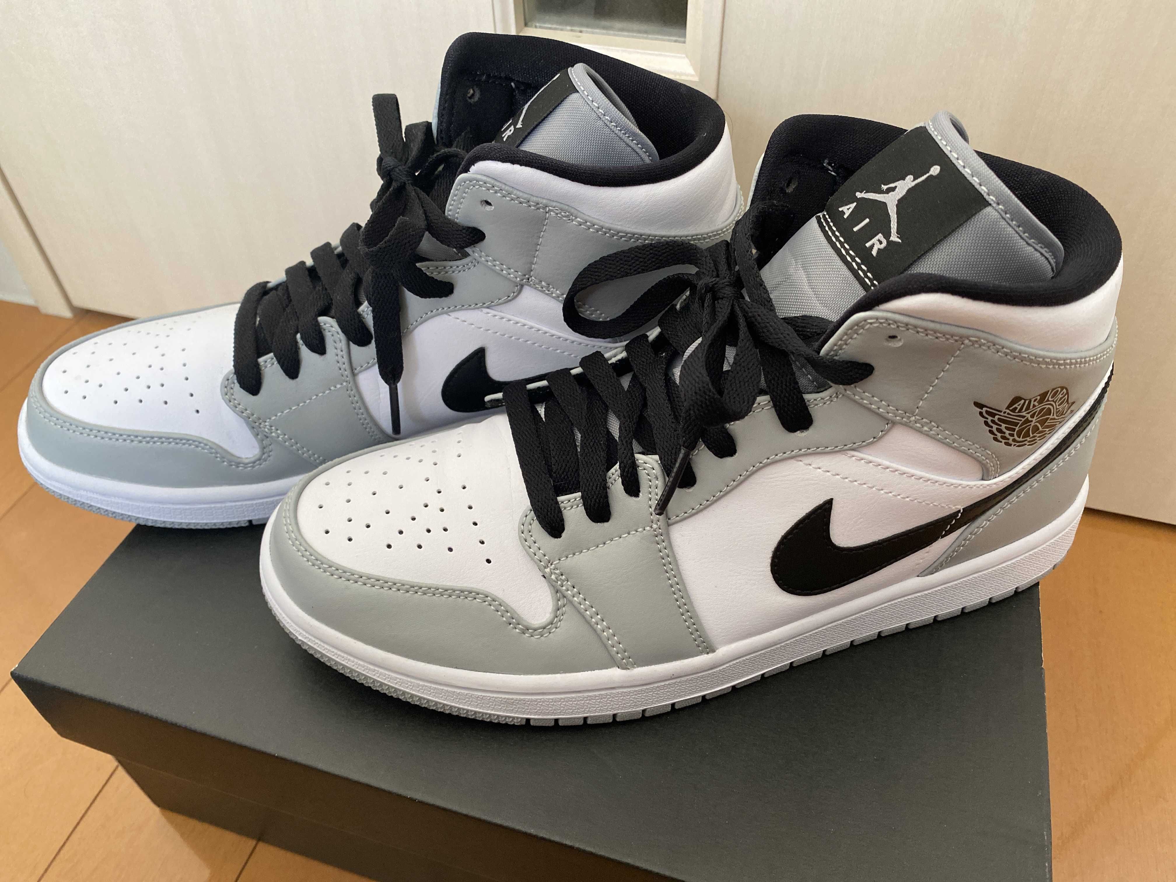 Nike Air Jordan 1 Mid "Light Smoke Grey/White/Black"